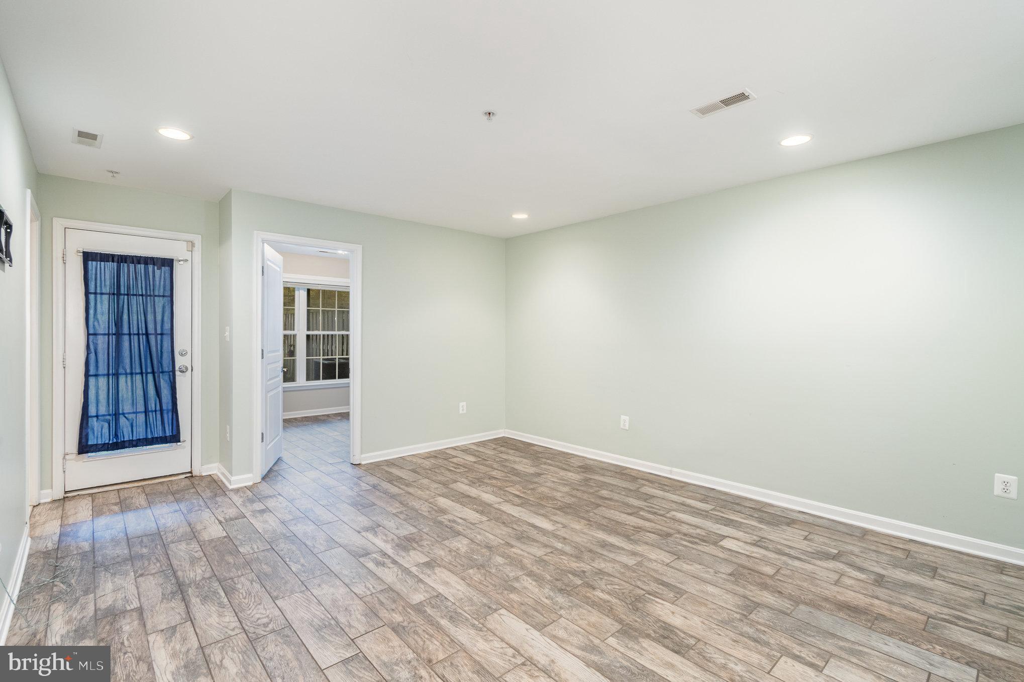 WHISPERING CREEK - Residential