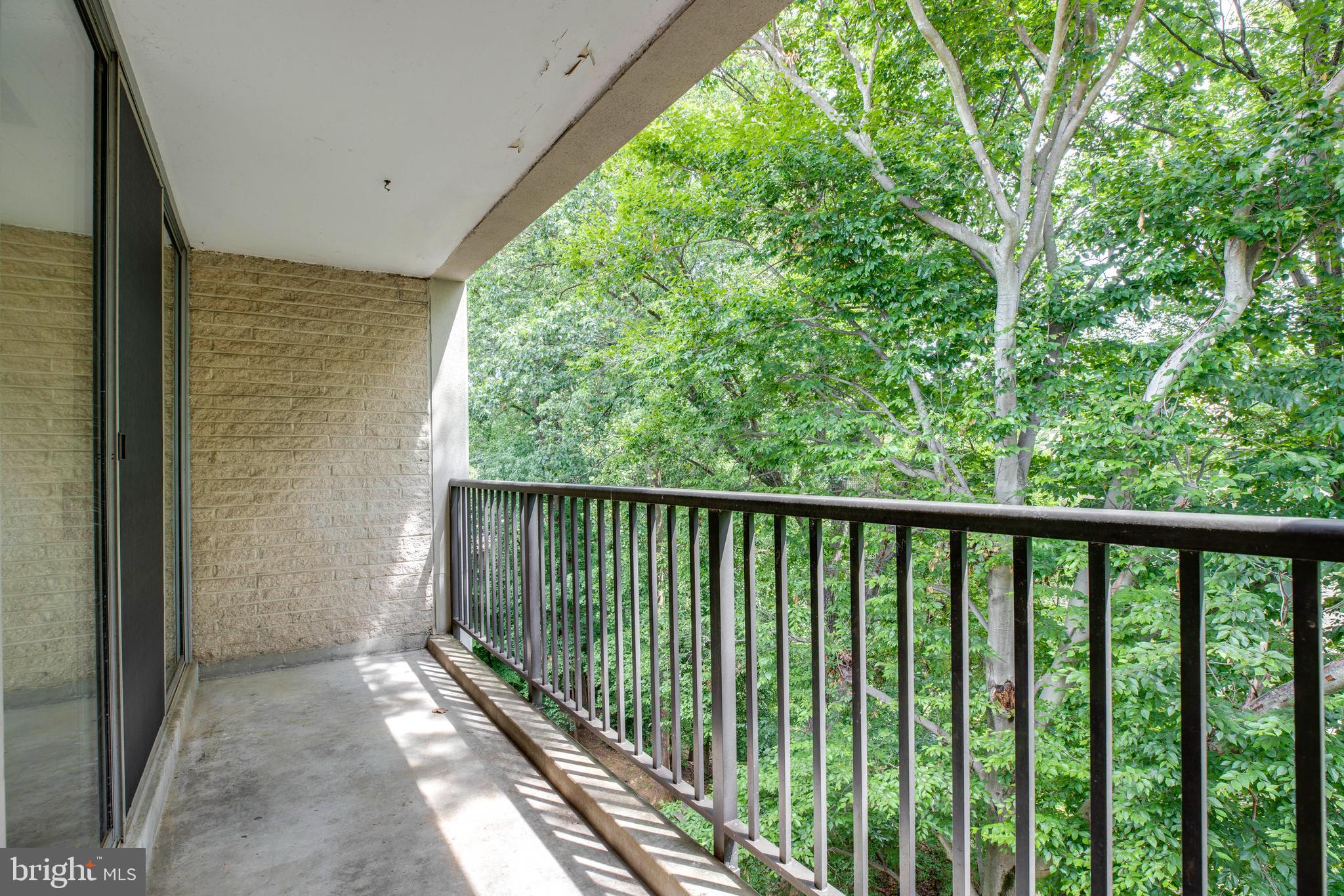 BRIARWOOD COURT - Residential Lease