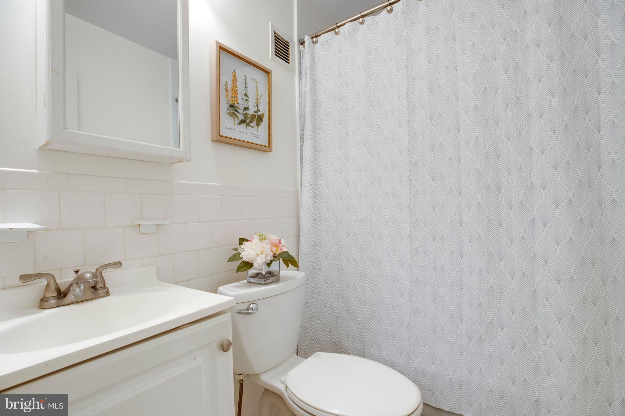 BRIARWOOD COURT - Residential Lease