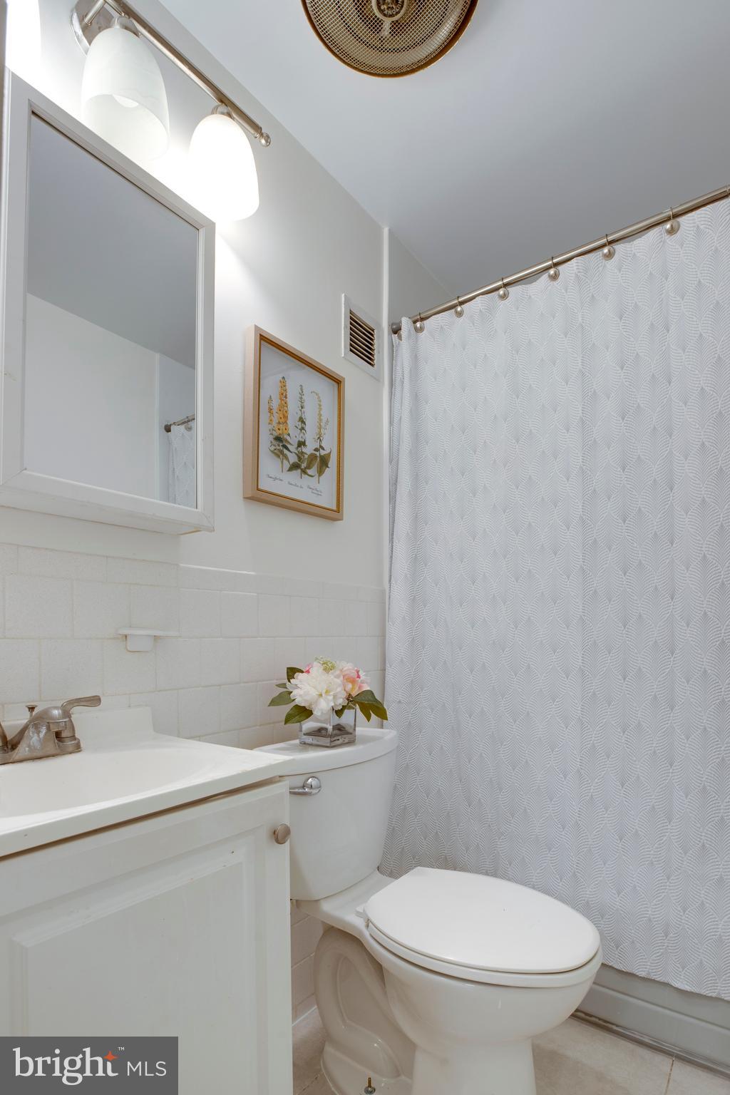 BRIARWOOD COURT - Residential Lease