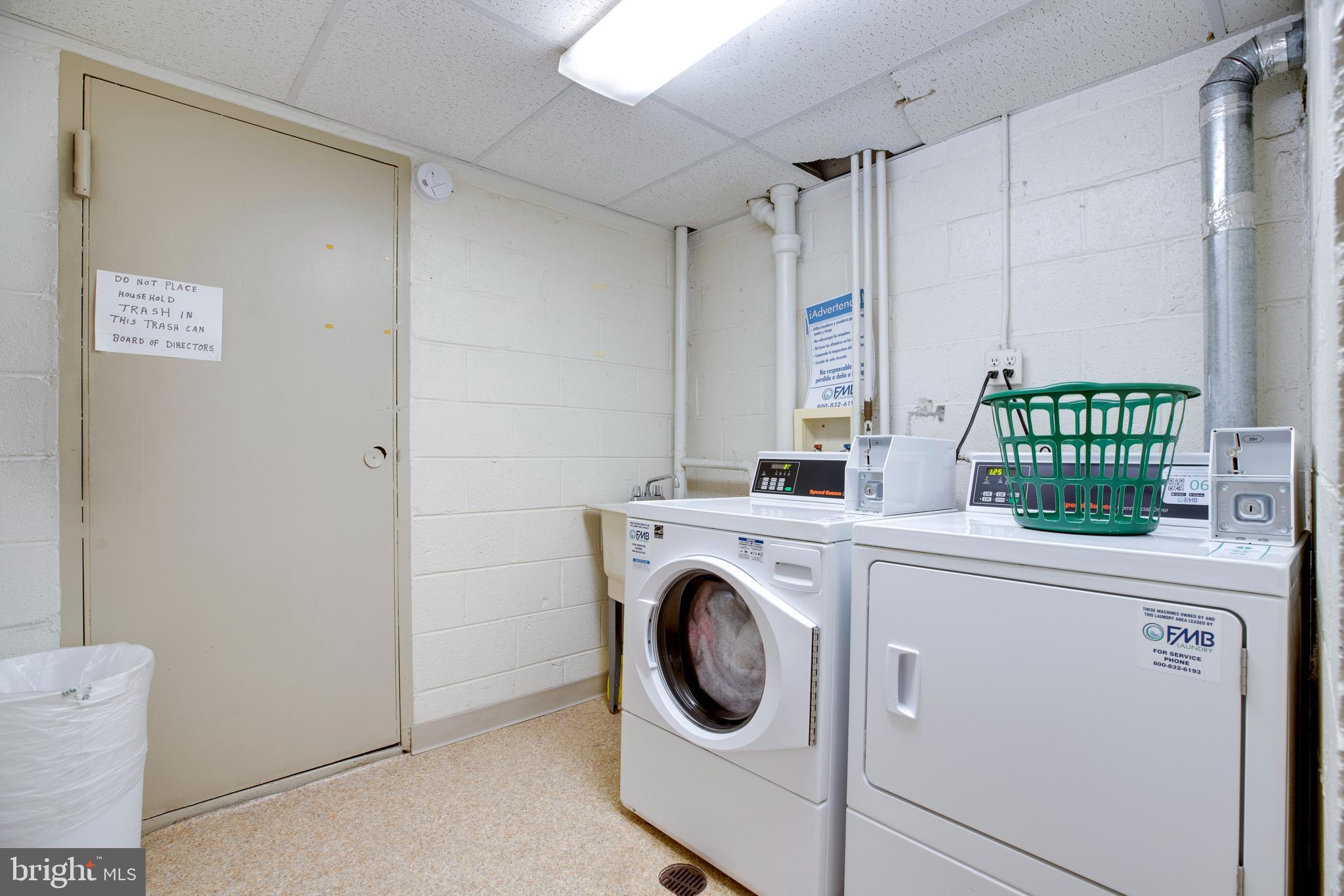 BRIARWOOD COURT - Residential Lease