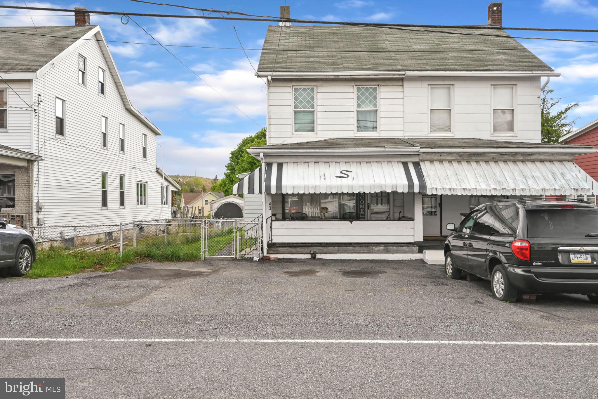 43 LAKESIDE ROAD