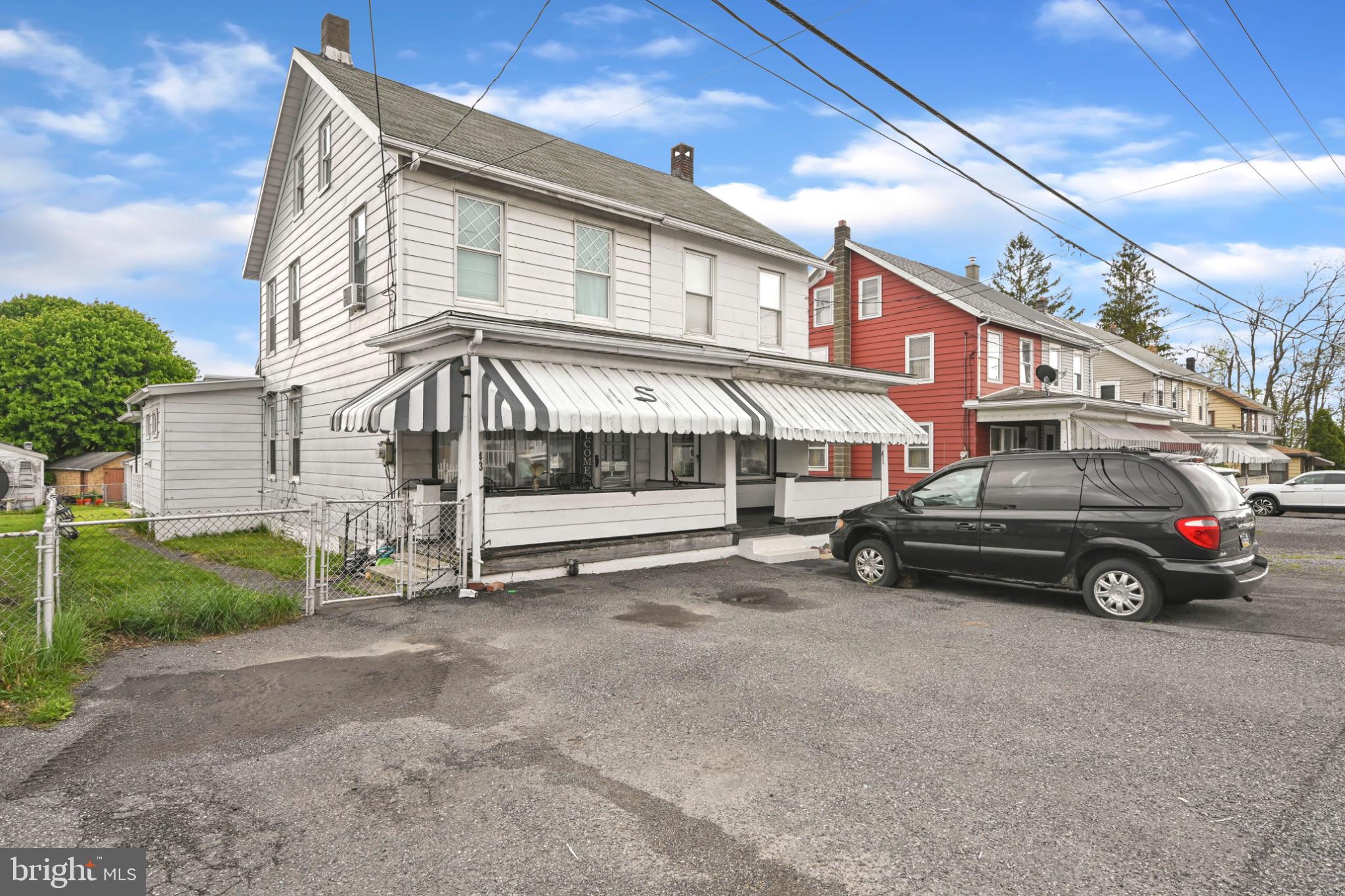 43 LAKESIDE ROAD