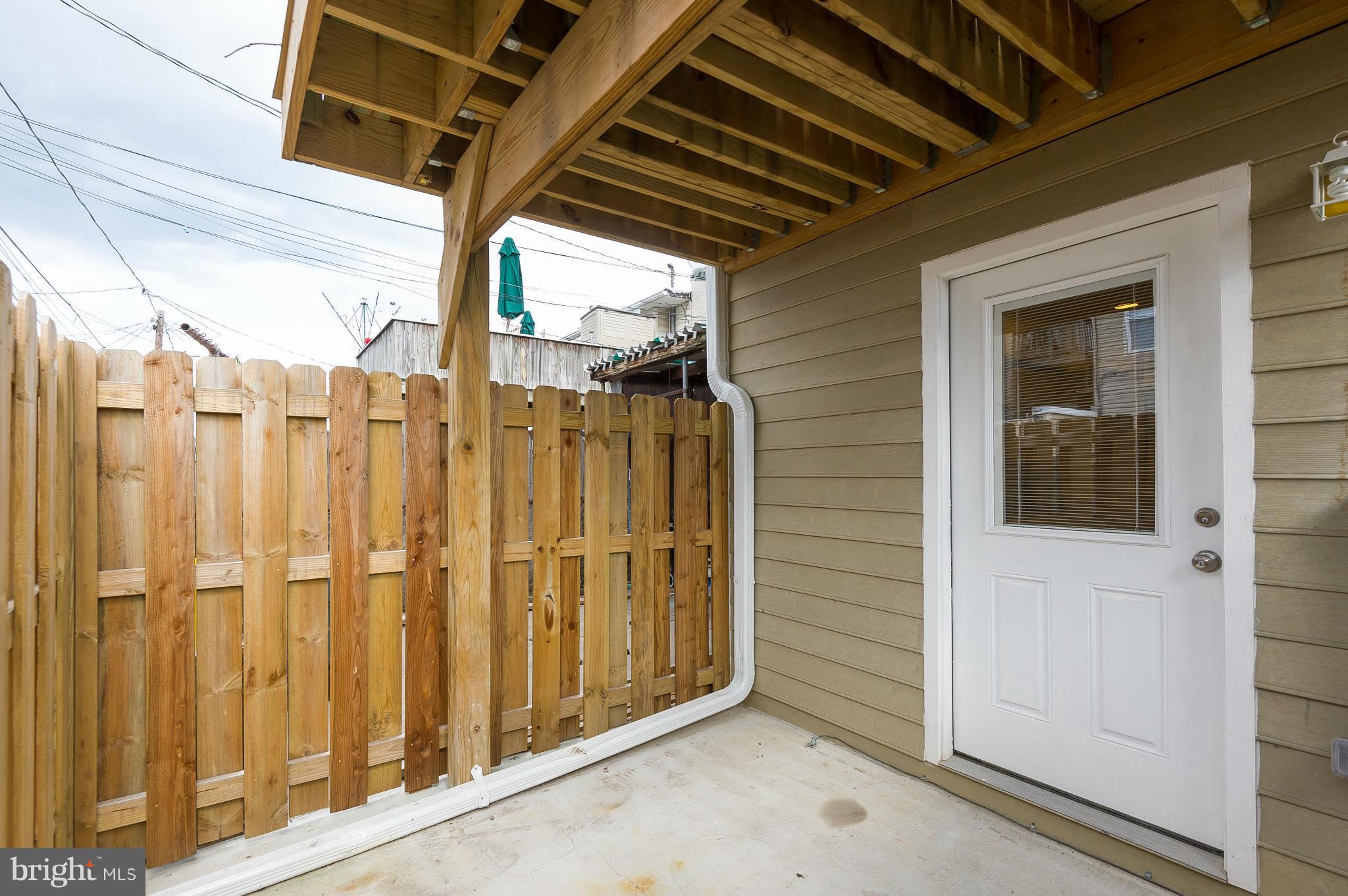 LOCUST POINT - Residential