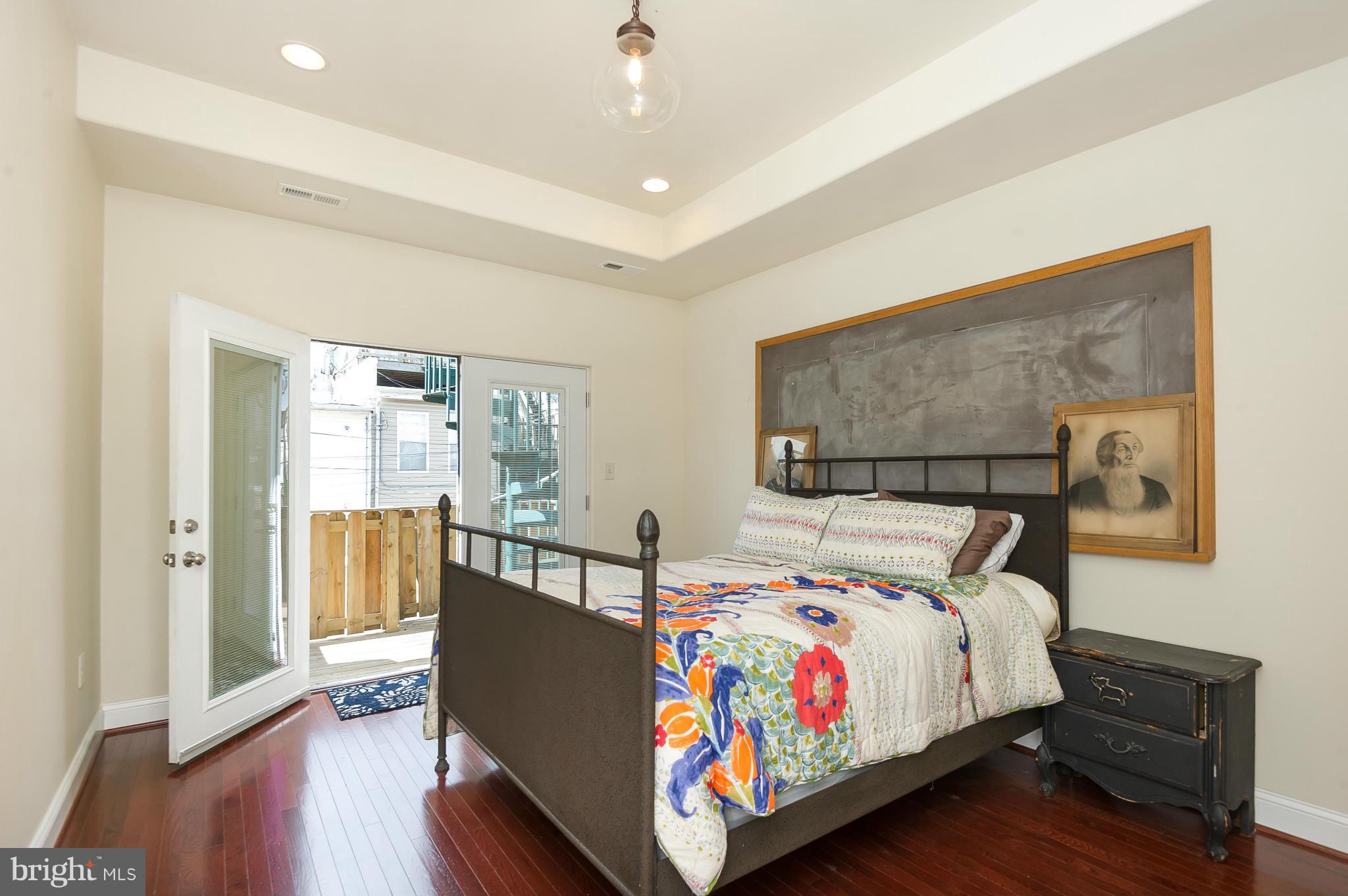 LOCUST POINT - Residential