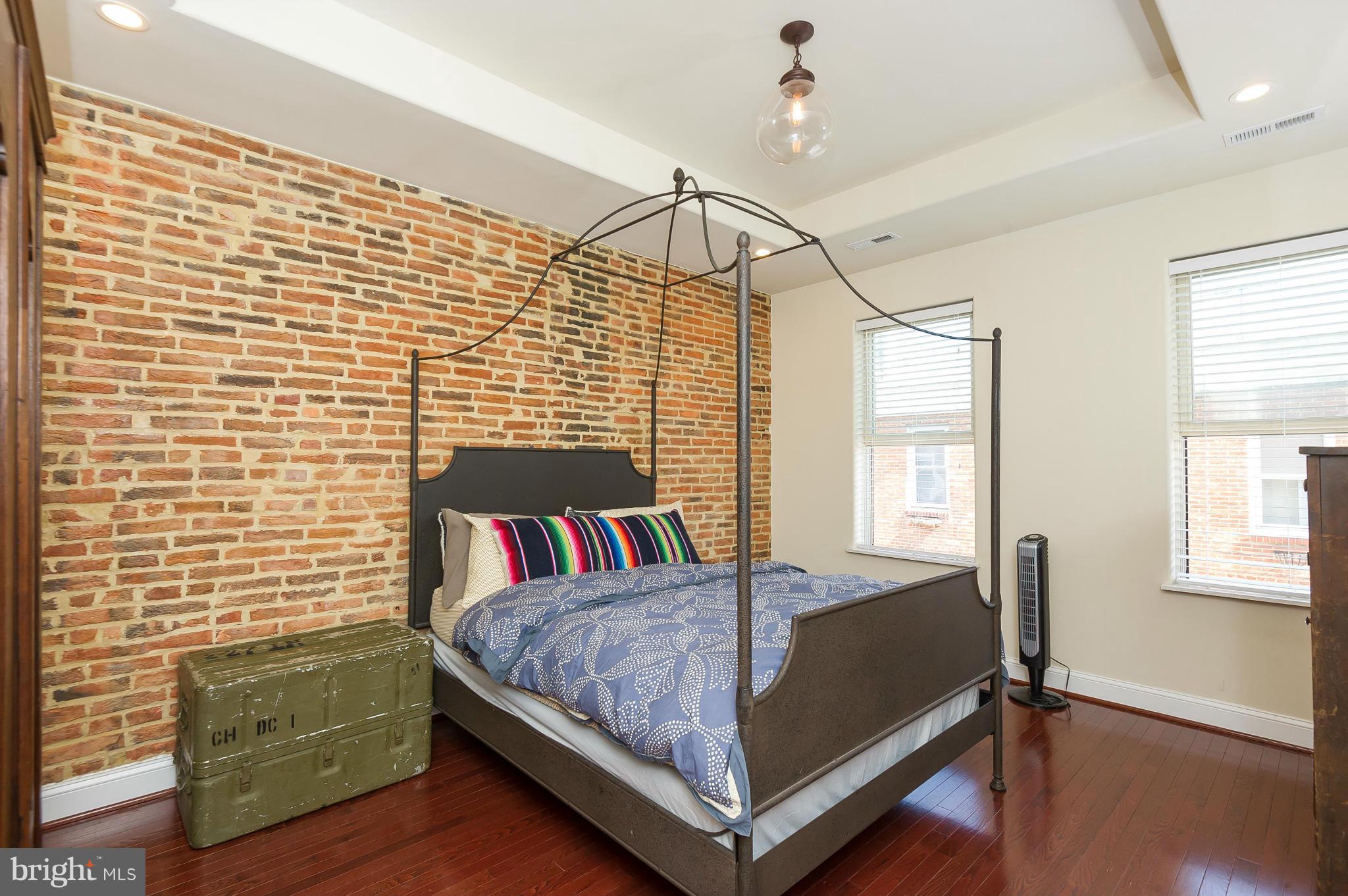 LOCUST POINT - Residential