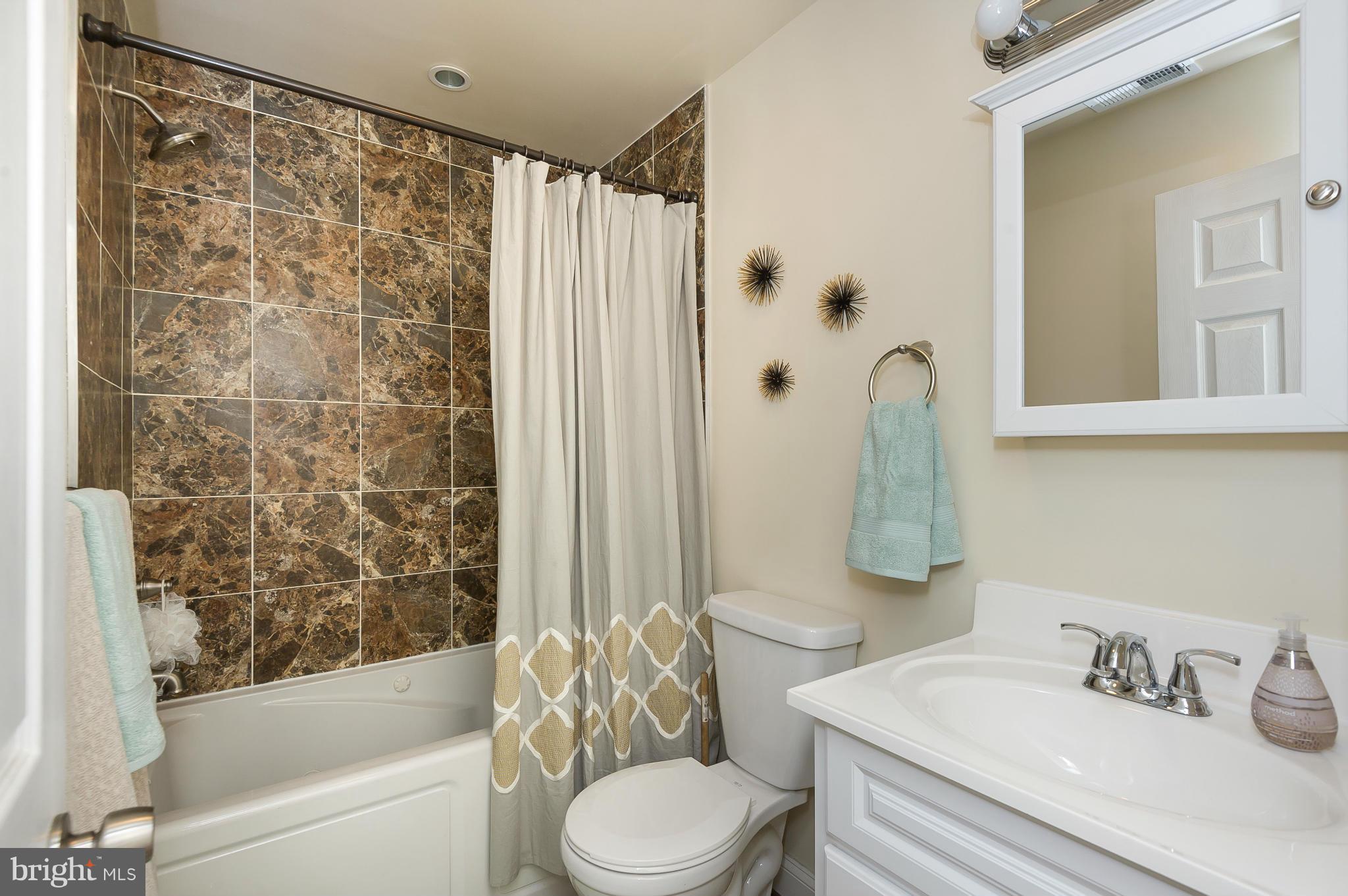 LOCUST POINT - Residential