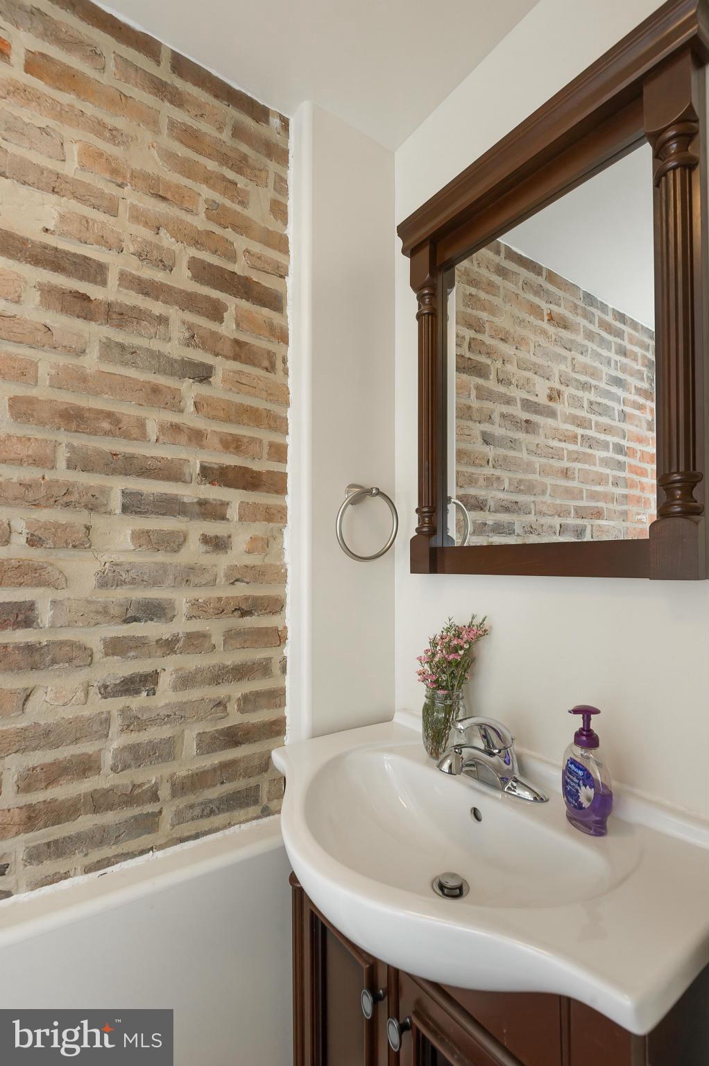 LOCUST POINT - Residential