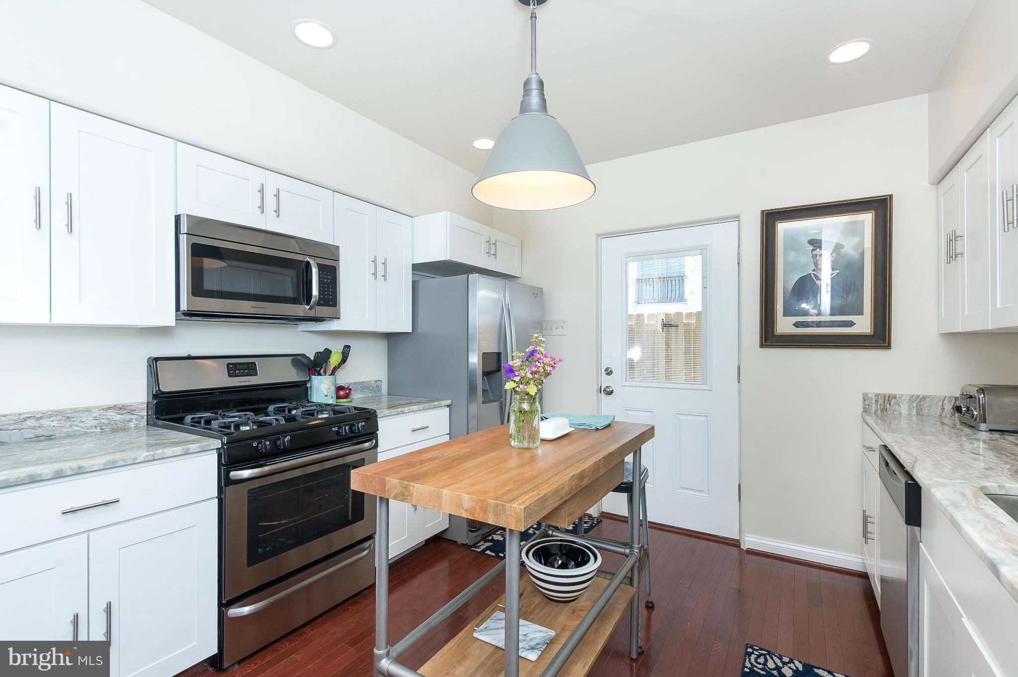 LOCUST POINT - Residential