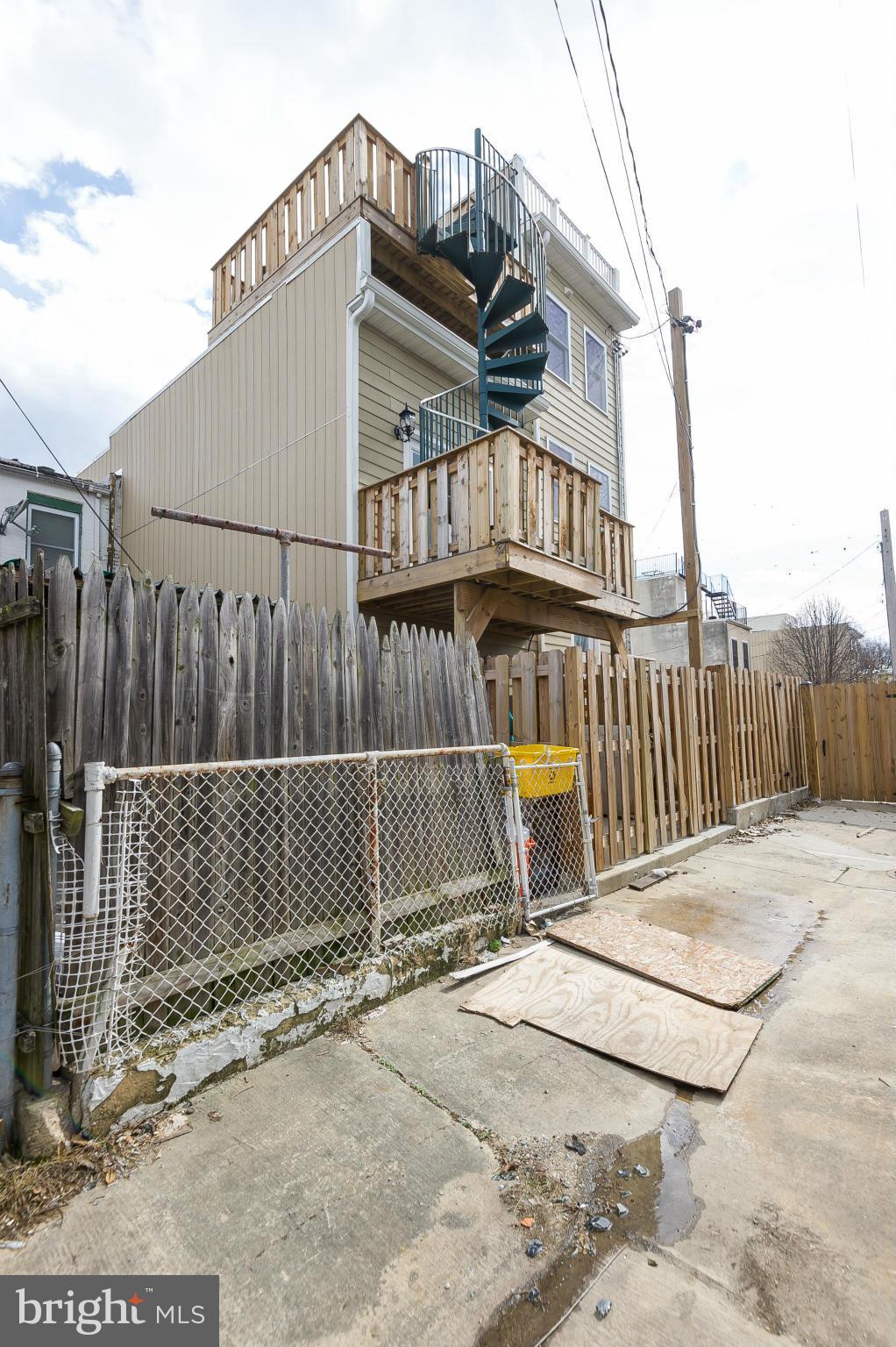 LOCUST POINT - Residential