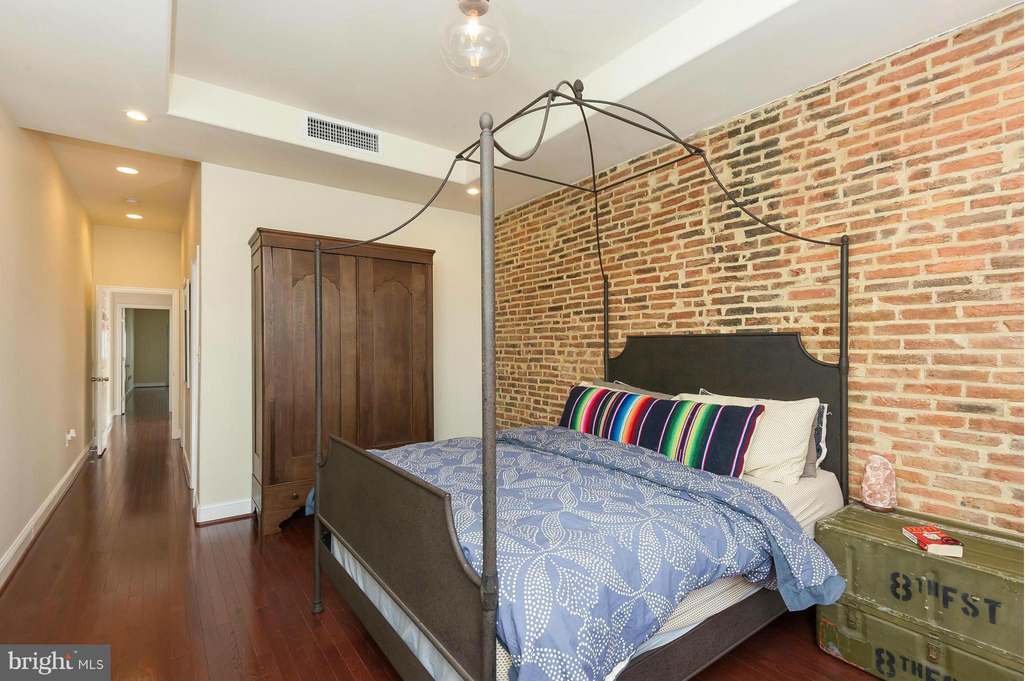 LOCUST POINT - Residential