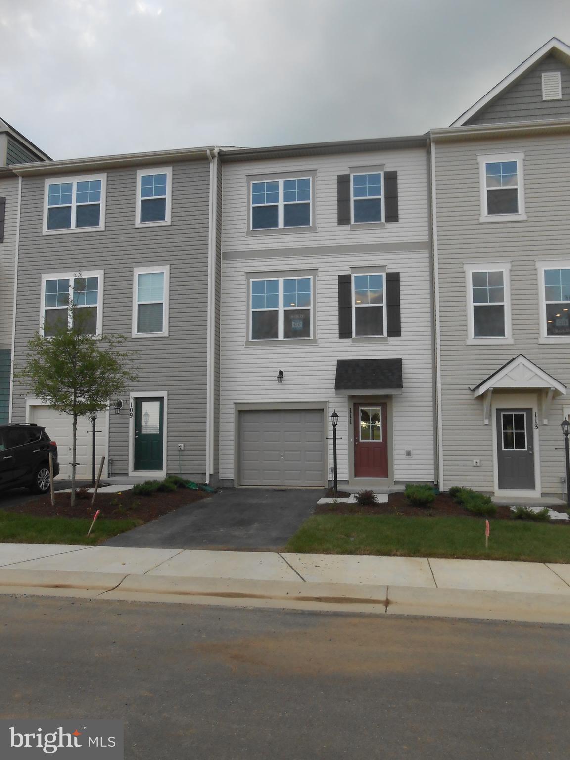 Beautiful town home in the Snowden Bridge subdivision. Ready for an immediate move in, just in time to enjoy the beautiful pool this subdivision offers. ; 3 Bedrooms, 2 full baths, 2 1/2 baths; beautiful eat in kitchen with large island. Property features a large back deck; fully finished basement. Spacious open floor plan. One car garage. Enjoy the amenities that this community offers, including a large swimming pool.