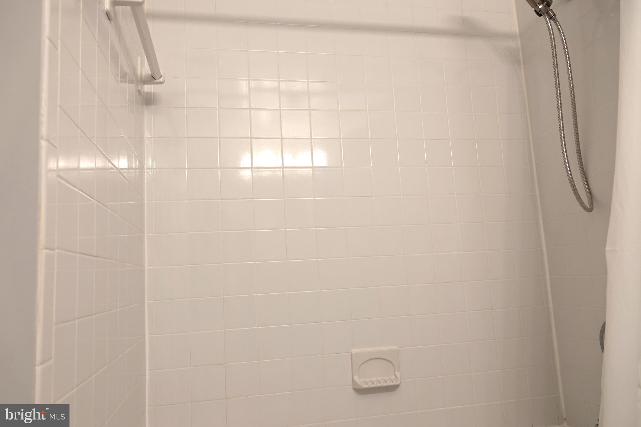 WASHINGTONIAN TOWER - Residential