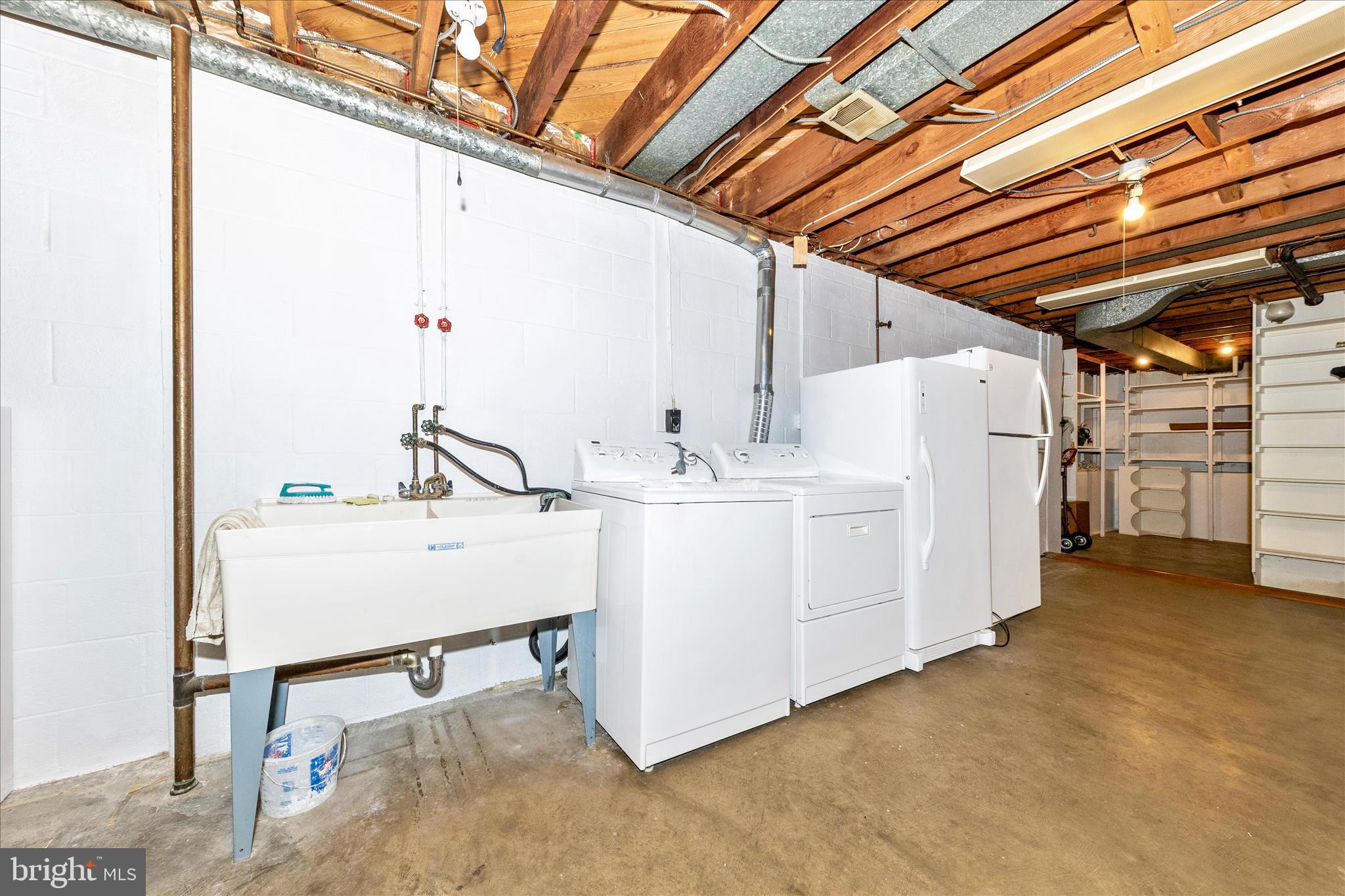 SPRINGBROOK KNOLLS - Residential