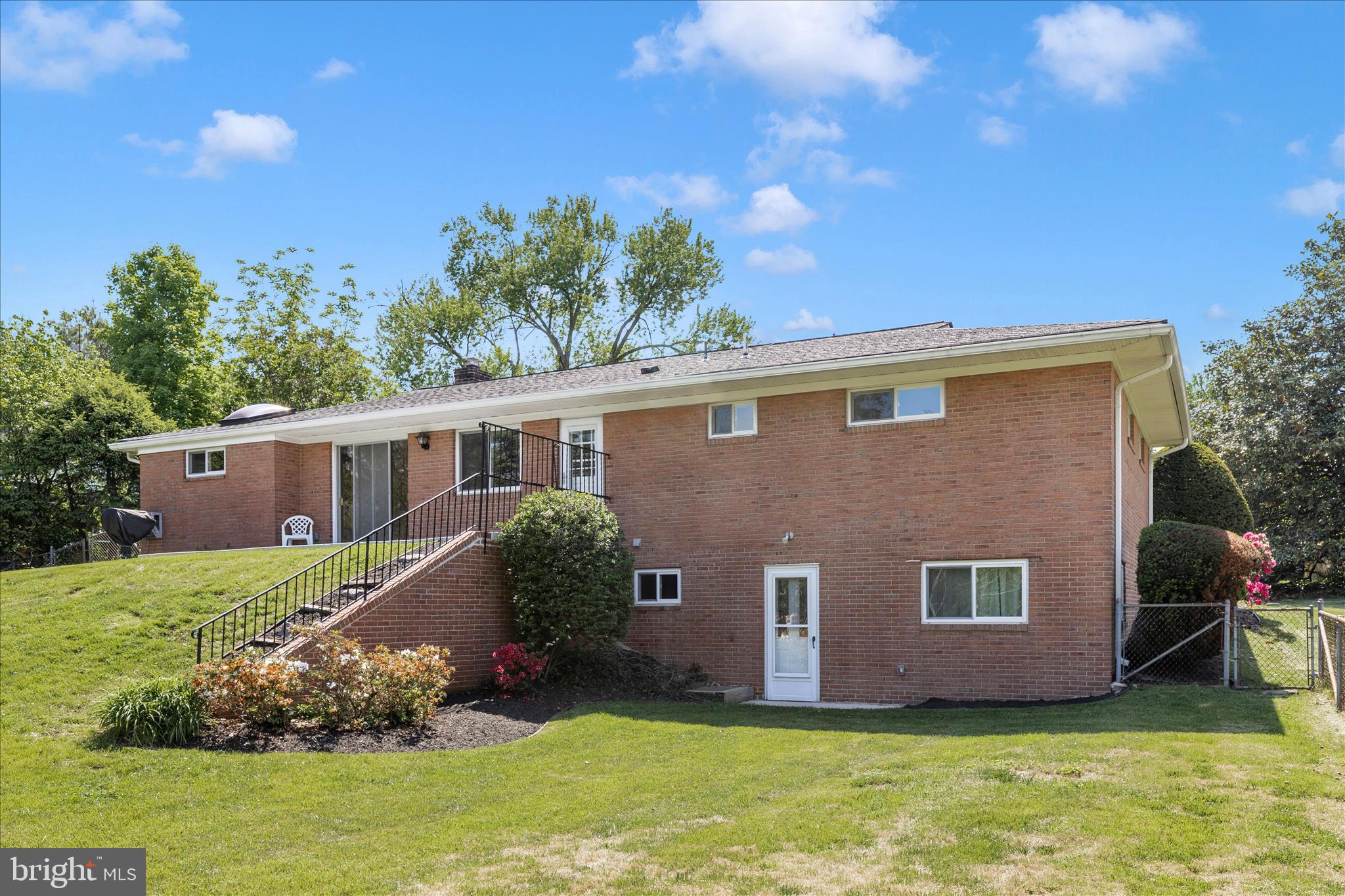 SPRINGBROOK KNOLLS - Residential