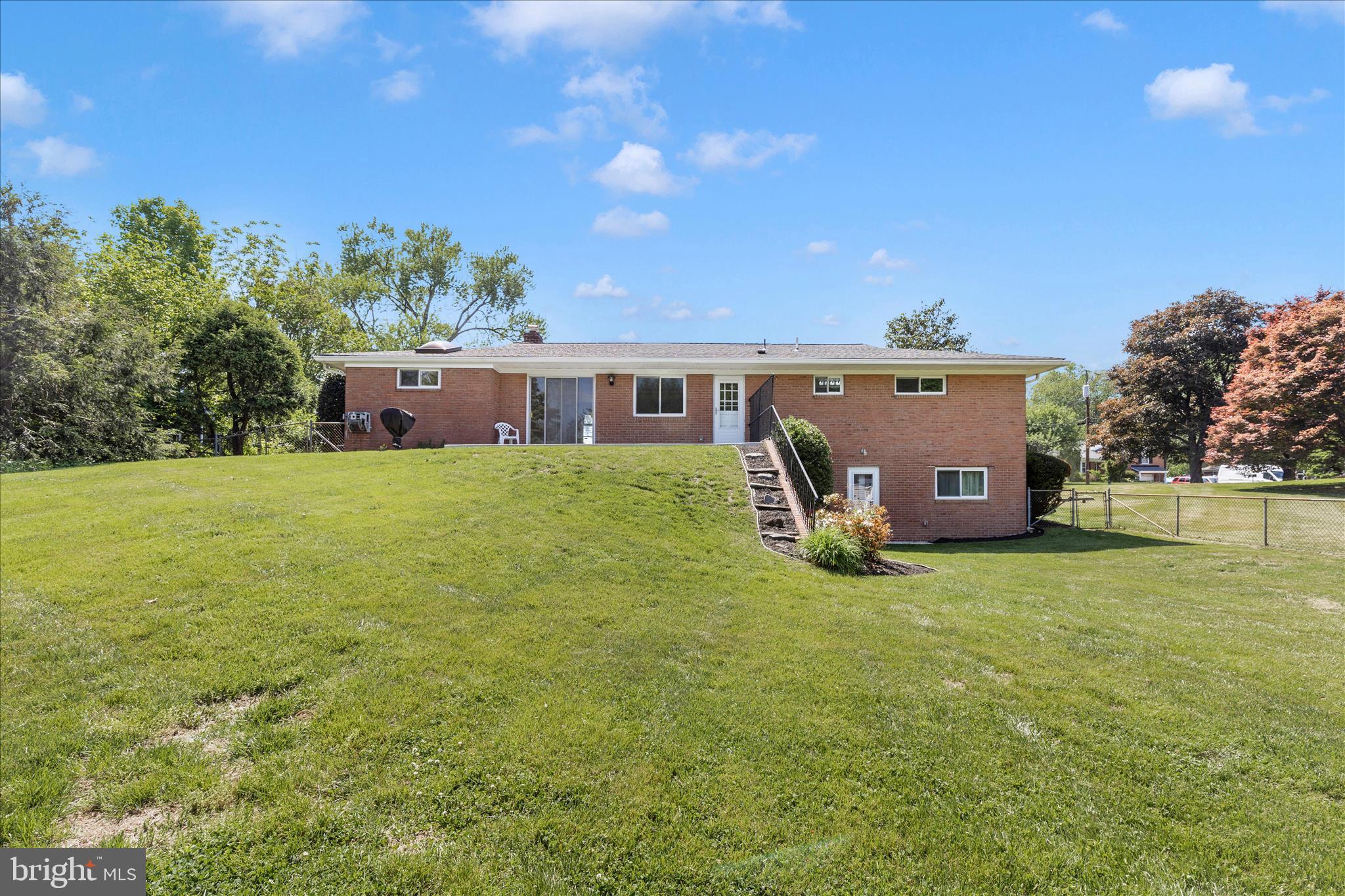 SPRINGBROOK KNOLLS - Residential