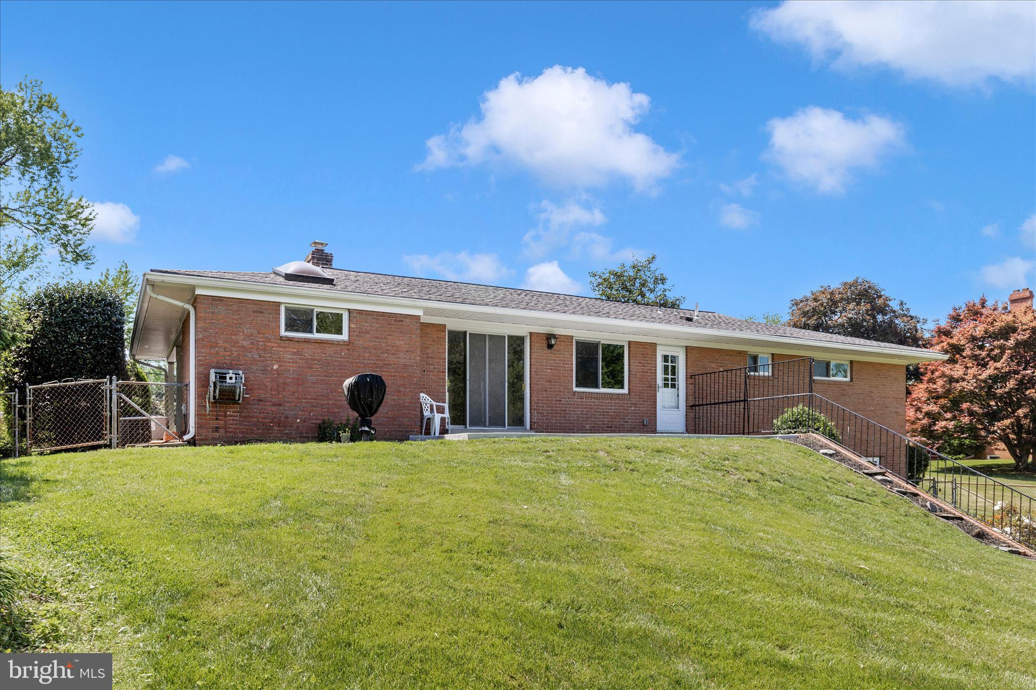 SPRINGBROOK KNOLLS - Residential