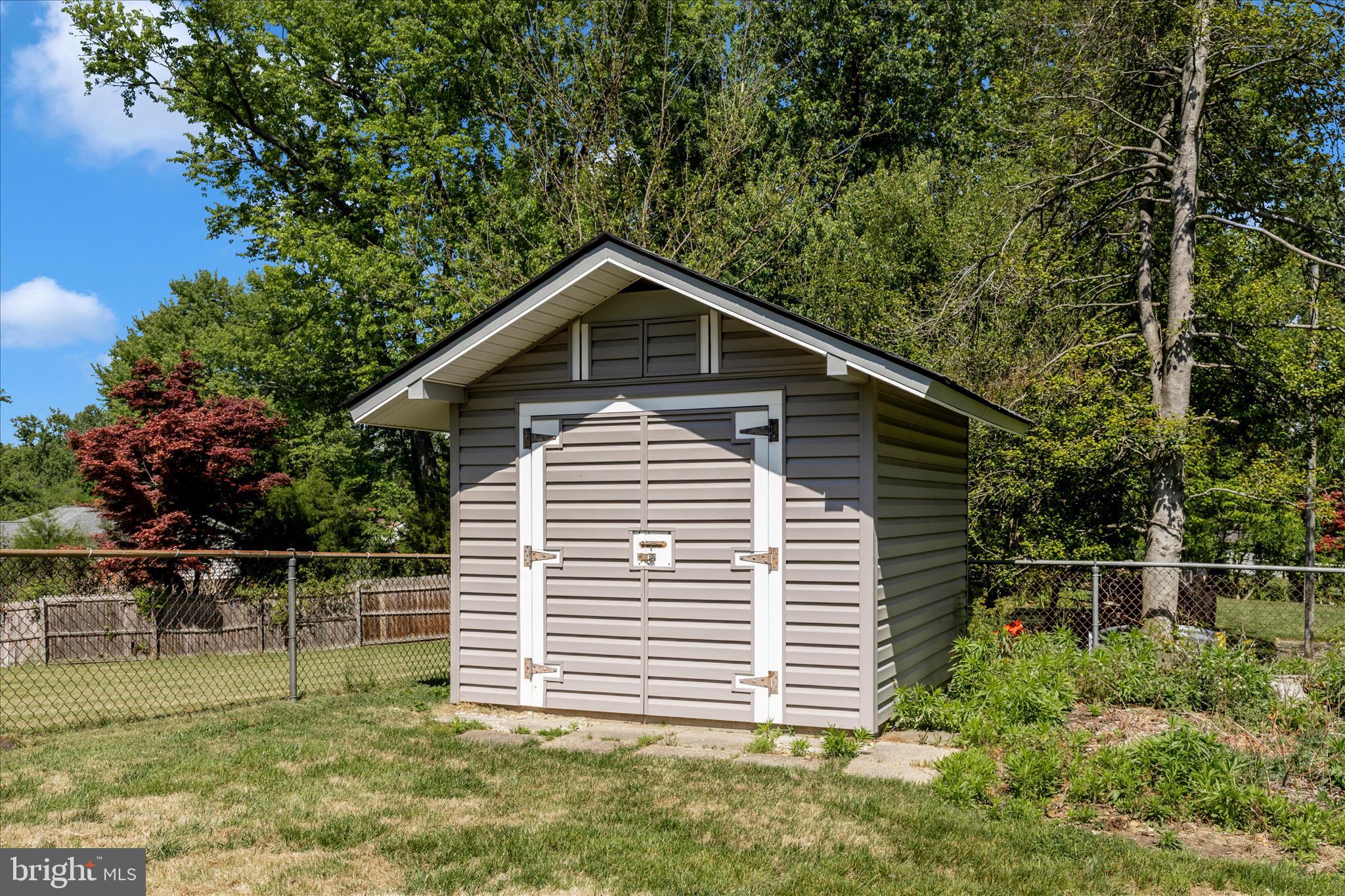 SPRINGBROOK KNOLLS - Residential