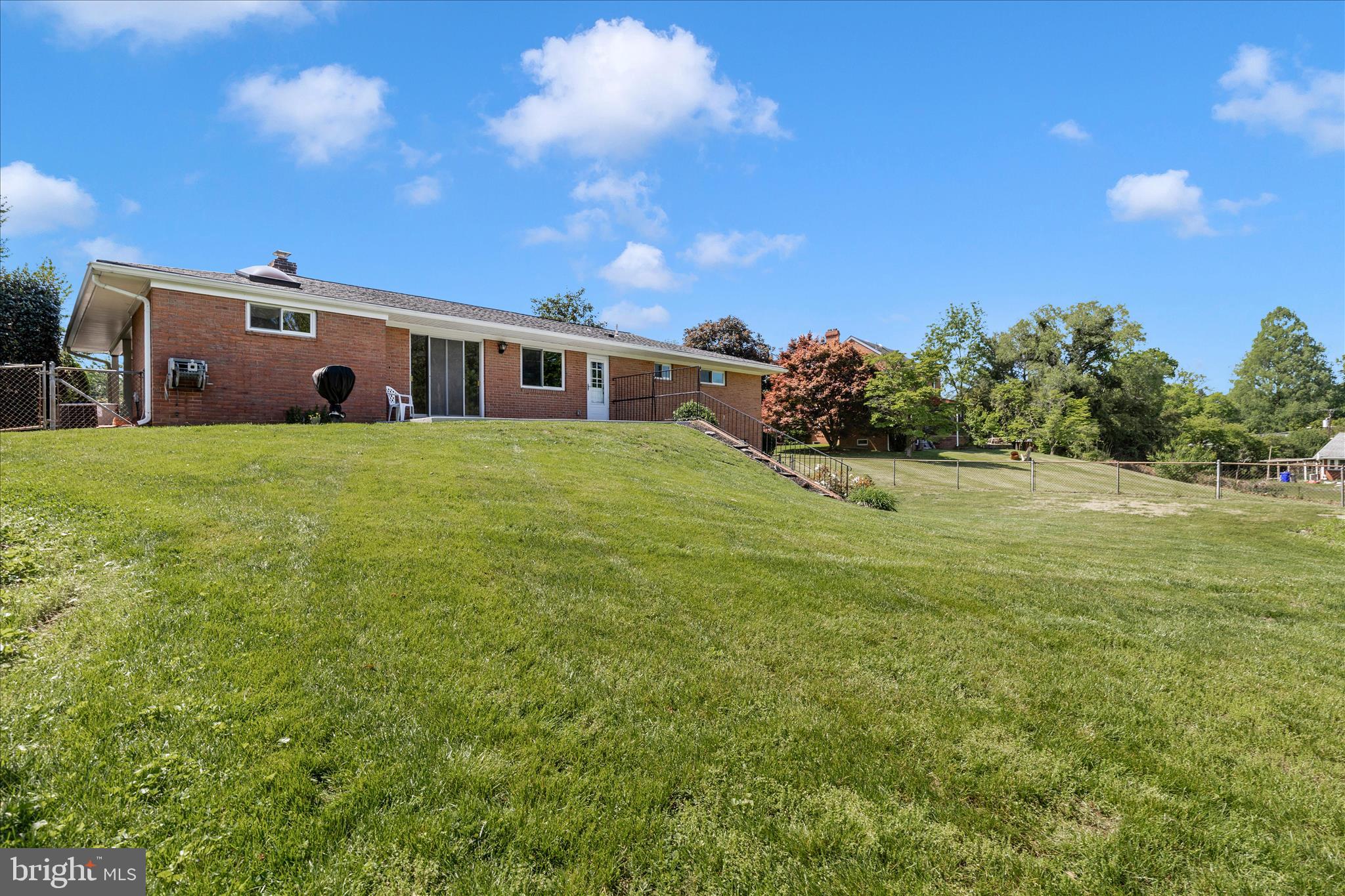 SPRINGBROOK KNOLLS - Residential