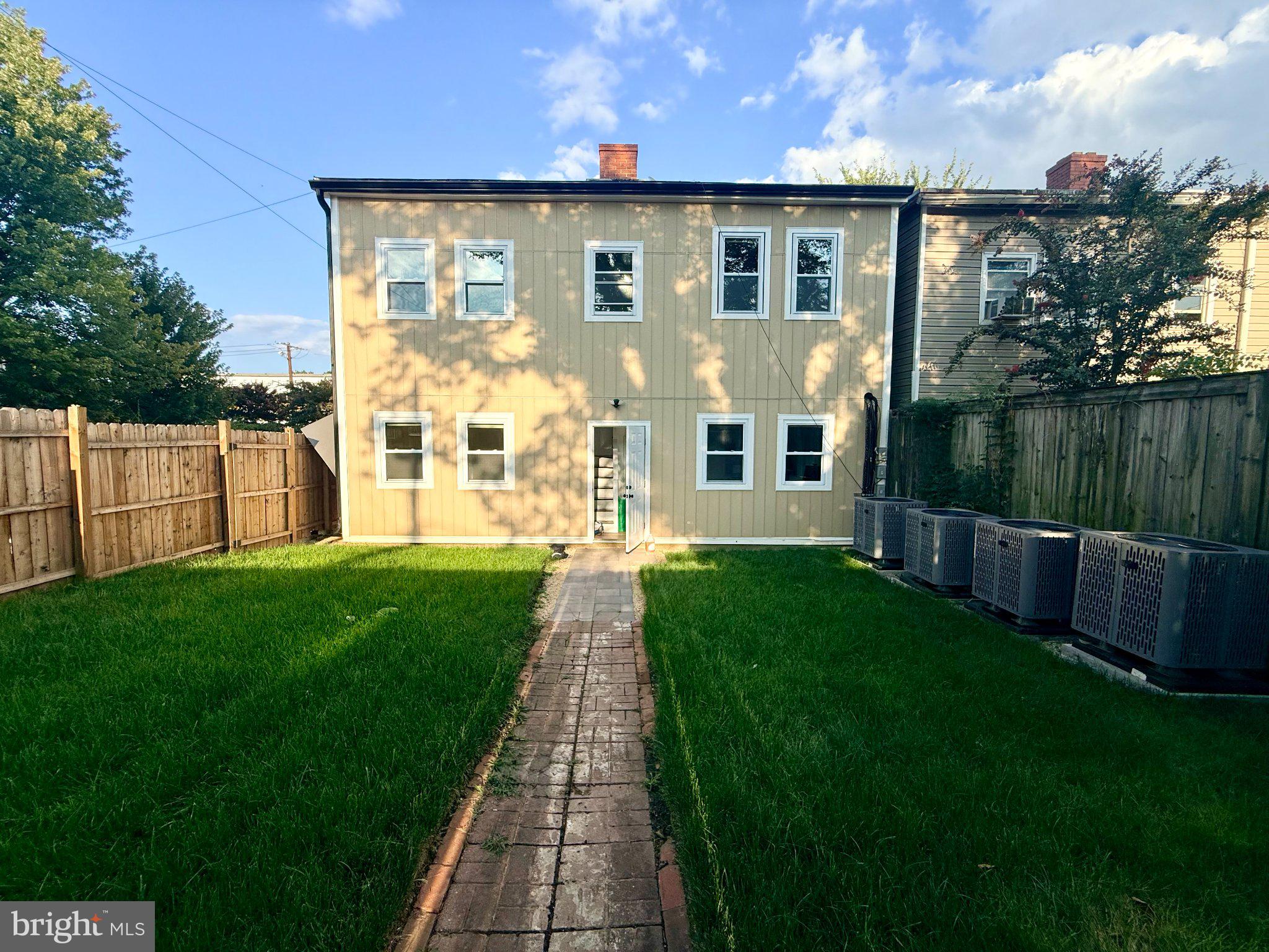 2920 8TH STREET NE 3