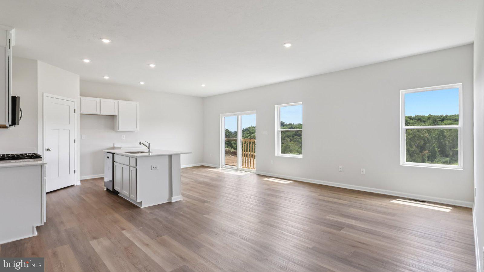 STRAWBERRY FIELDS - Residential