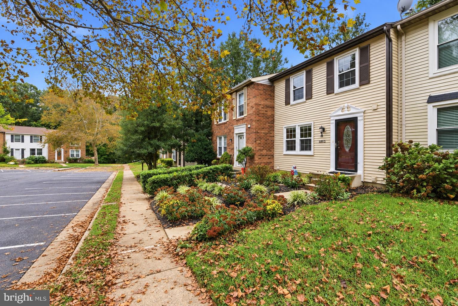 5852 ROCK FOREST COURT