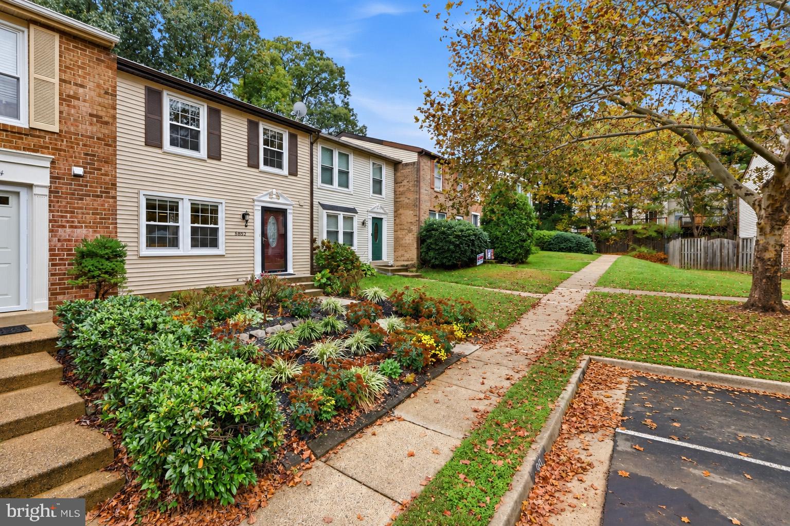 5852 ROCK FOREST COURT