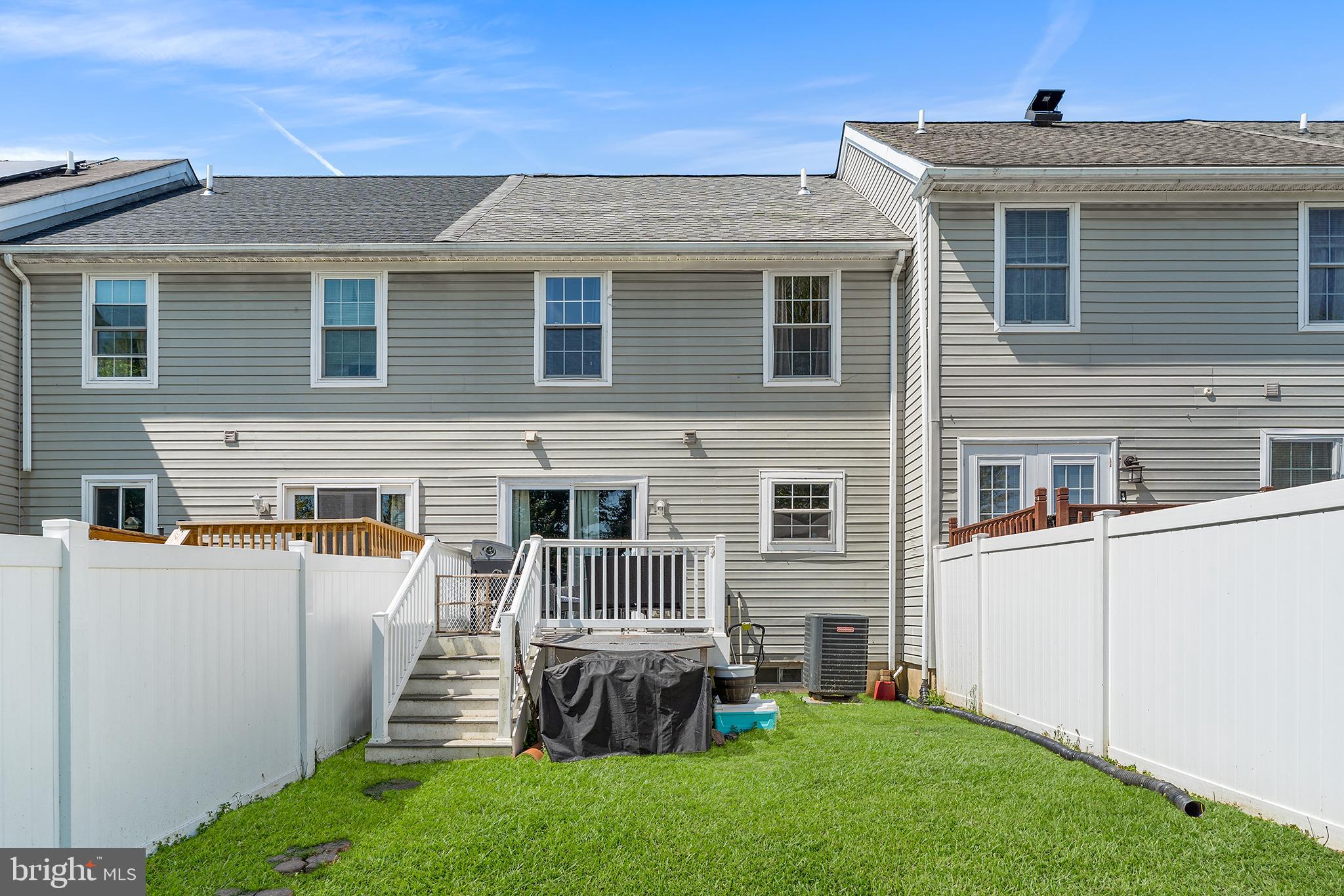 BUTTONWOODS - Residential