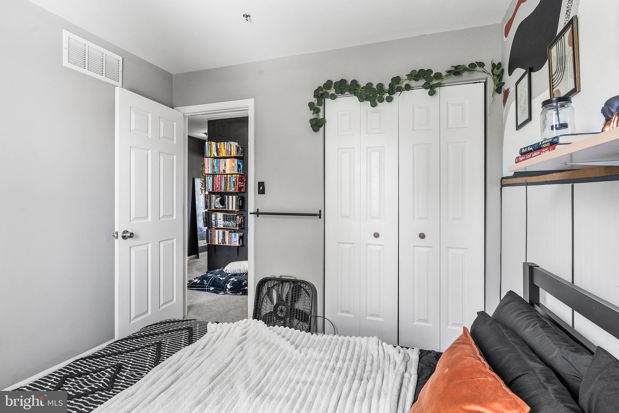 BUTTONWOODS - Residential