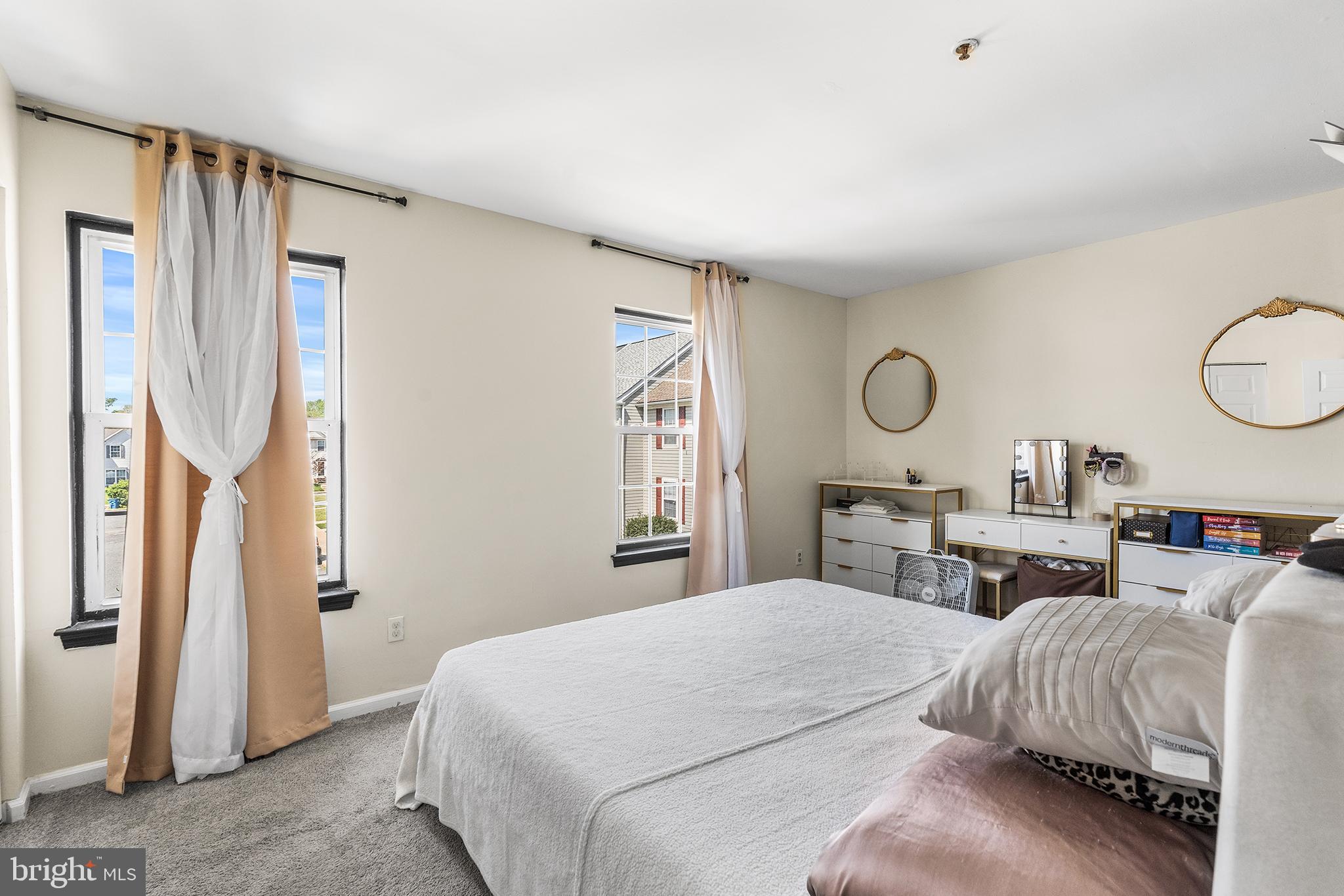 BUTTONWOODS - Residential