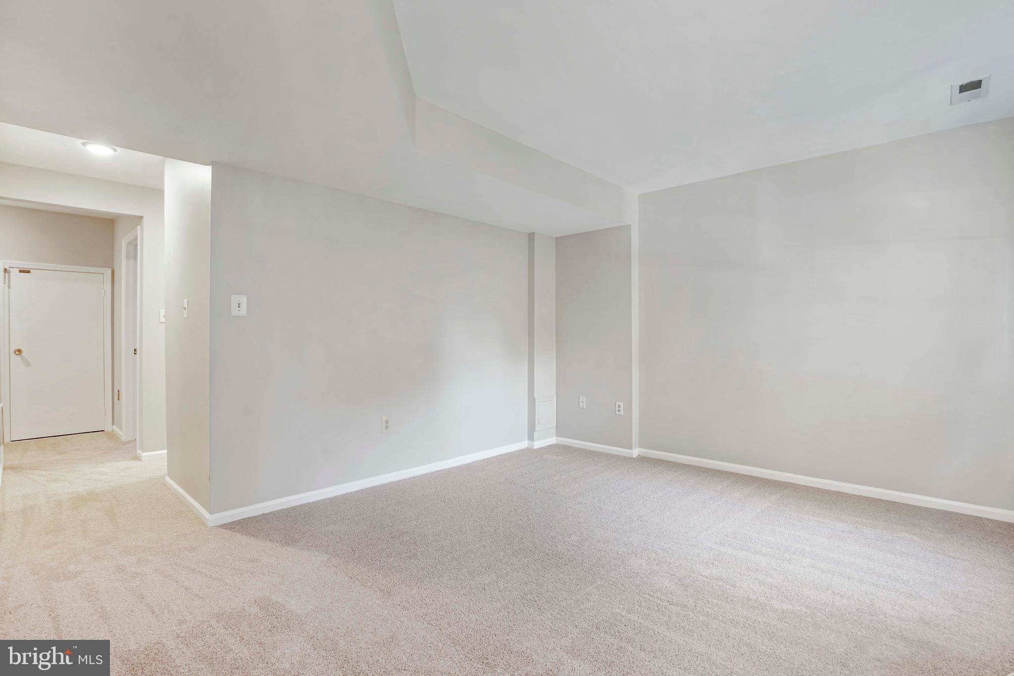 ASHBURN VILLAGE - Residential Lease