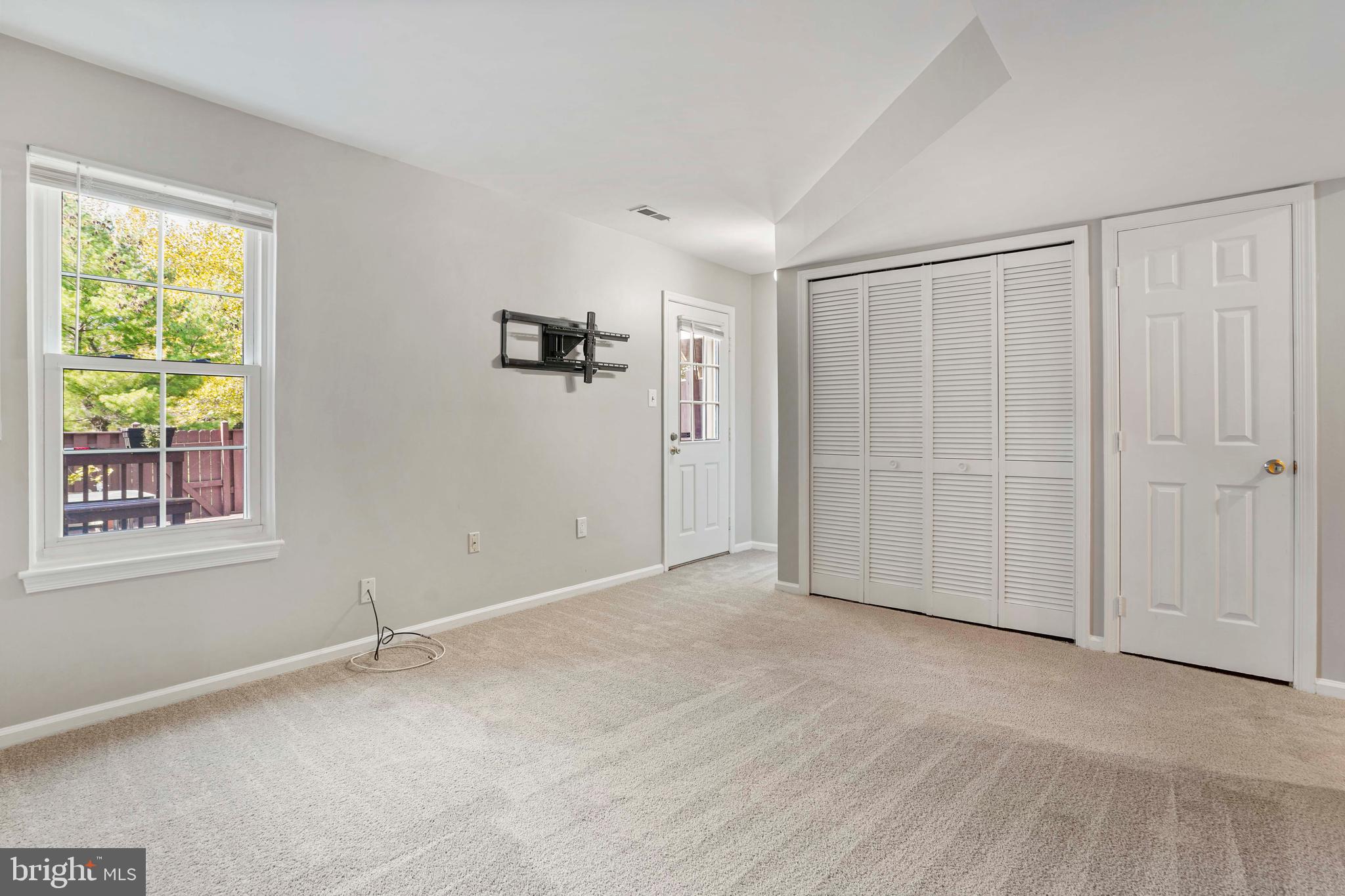 ASHBURN VILLAGE - Residential Lease