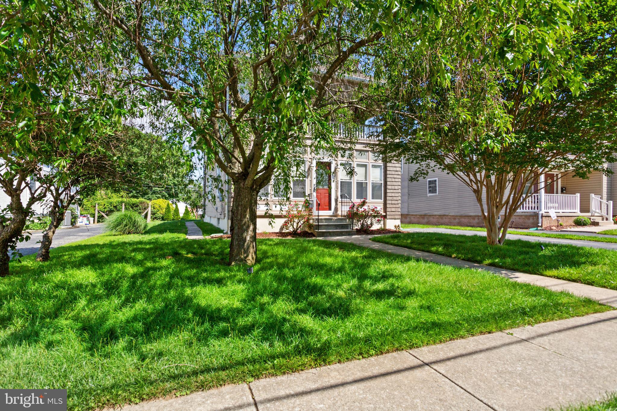 2201 HIGHLAND AVENUE