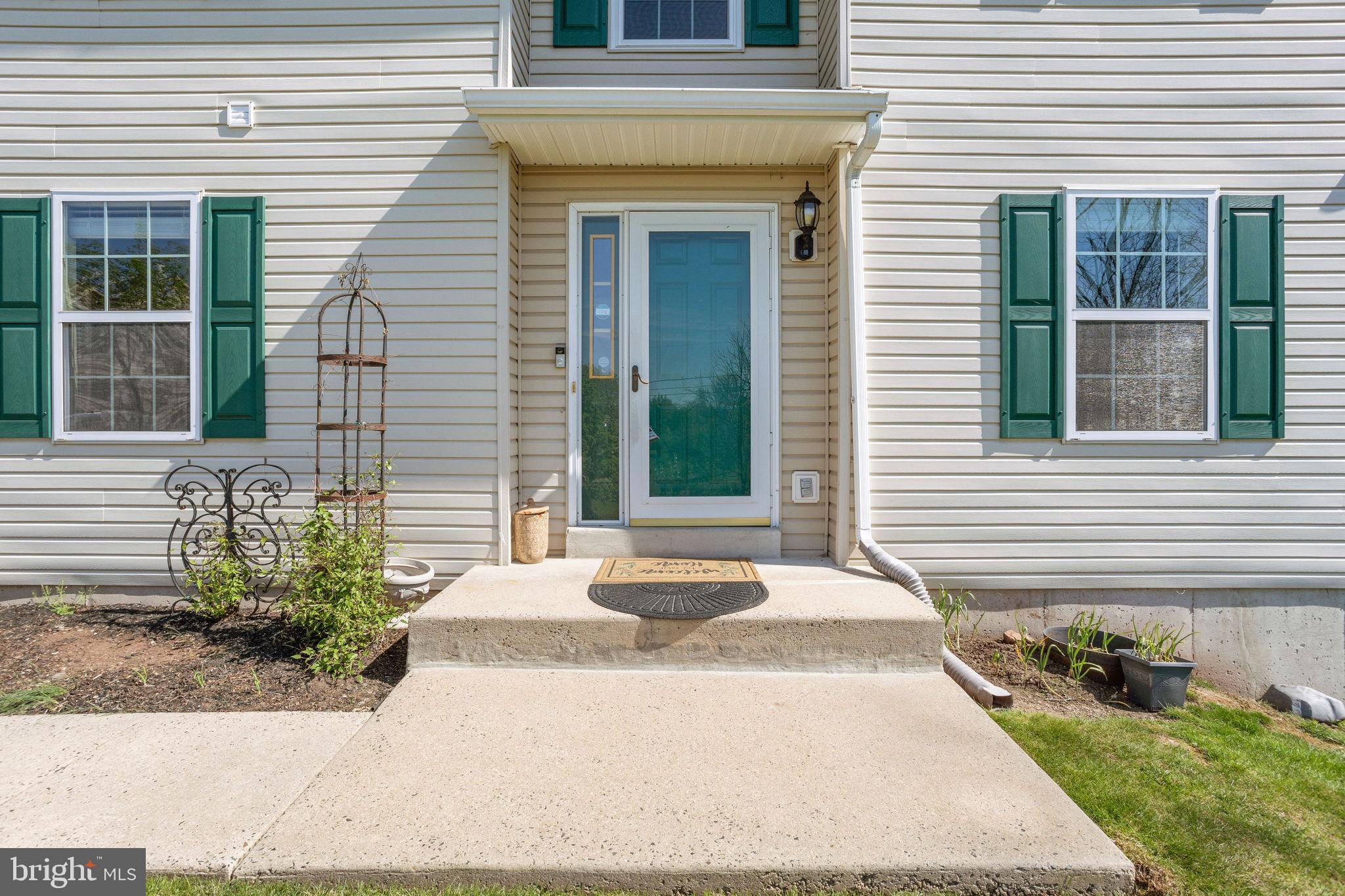 580 HARRINGTON COURT