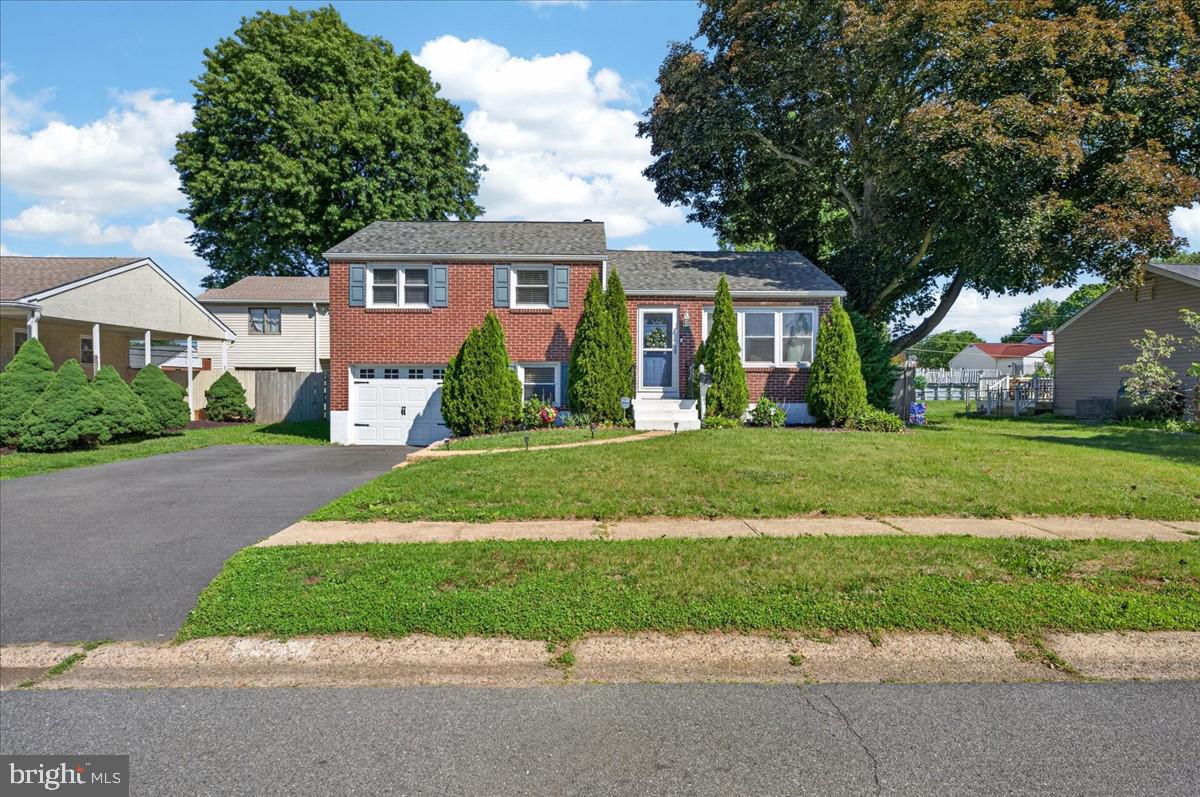 11 WHITEHALL CIRCLE