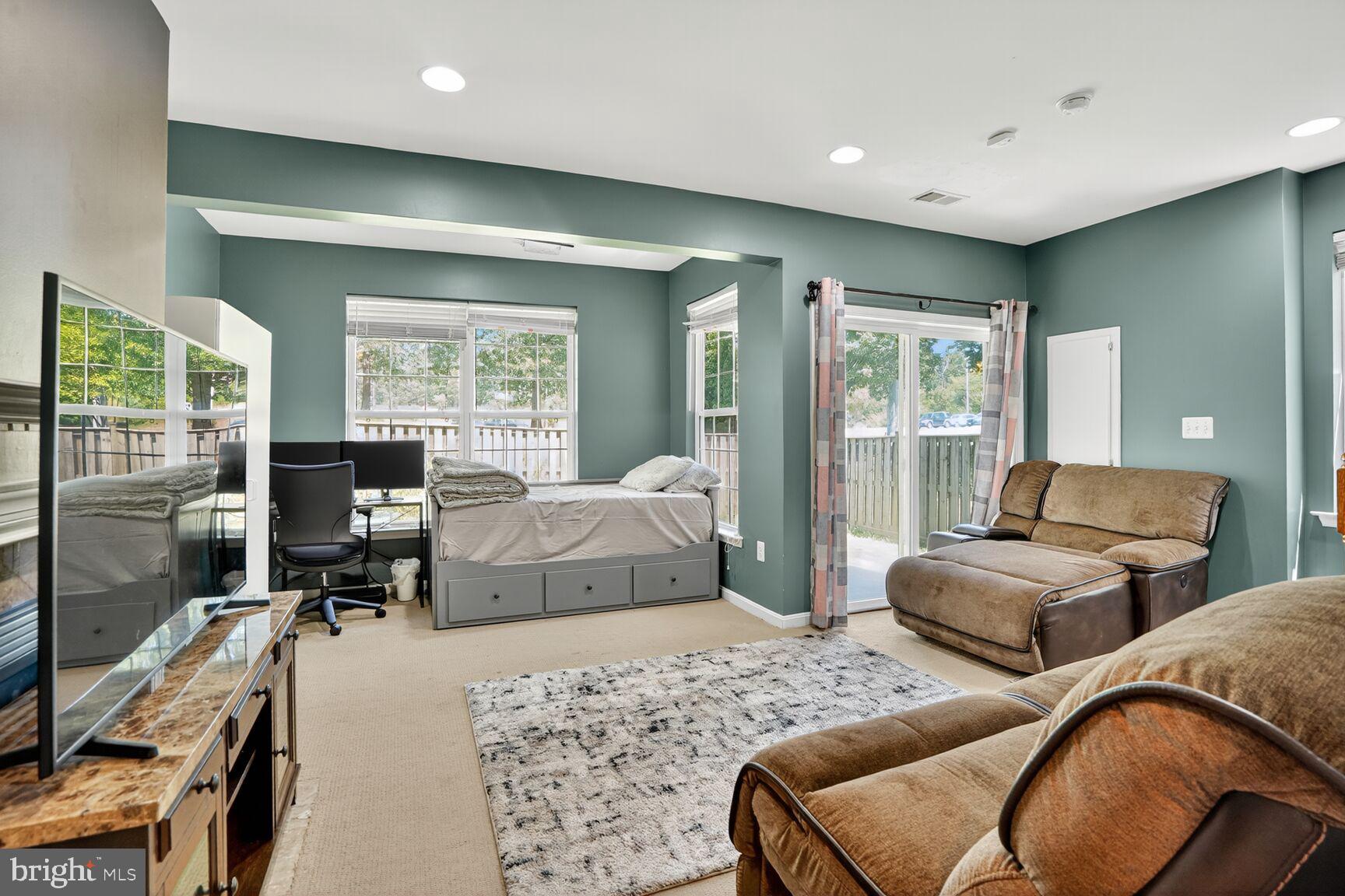 POTOMAC STATION - Residential Lease