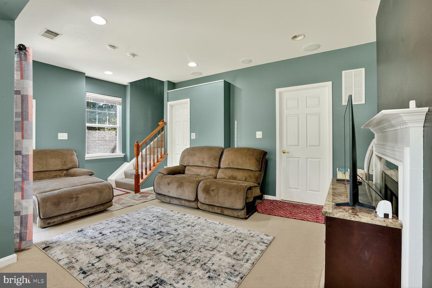 POTOMAC STATION - Residential Lease