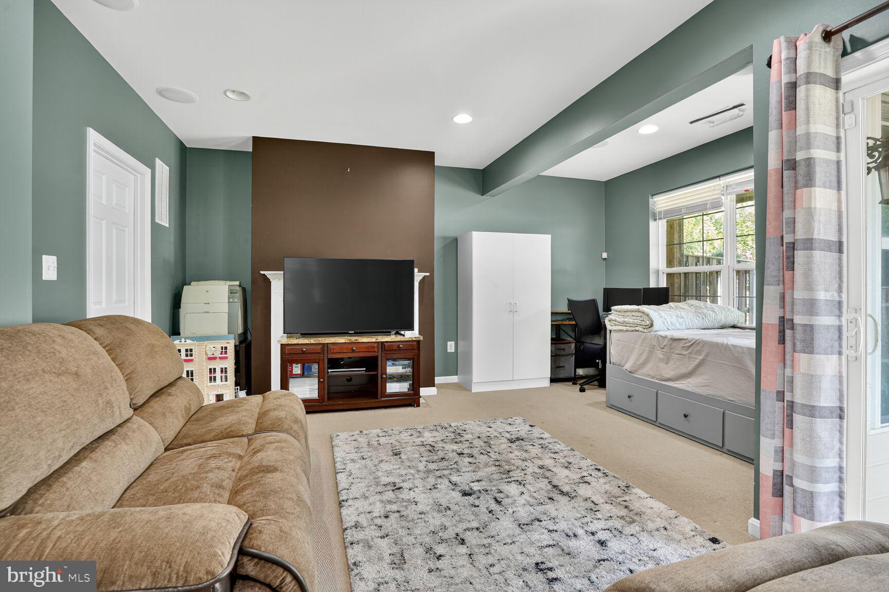 POTOMAC STATION - Residential Lease