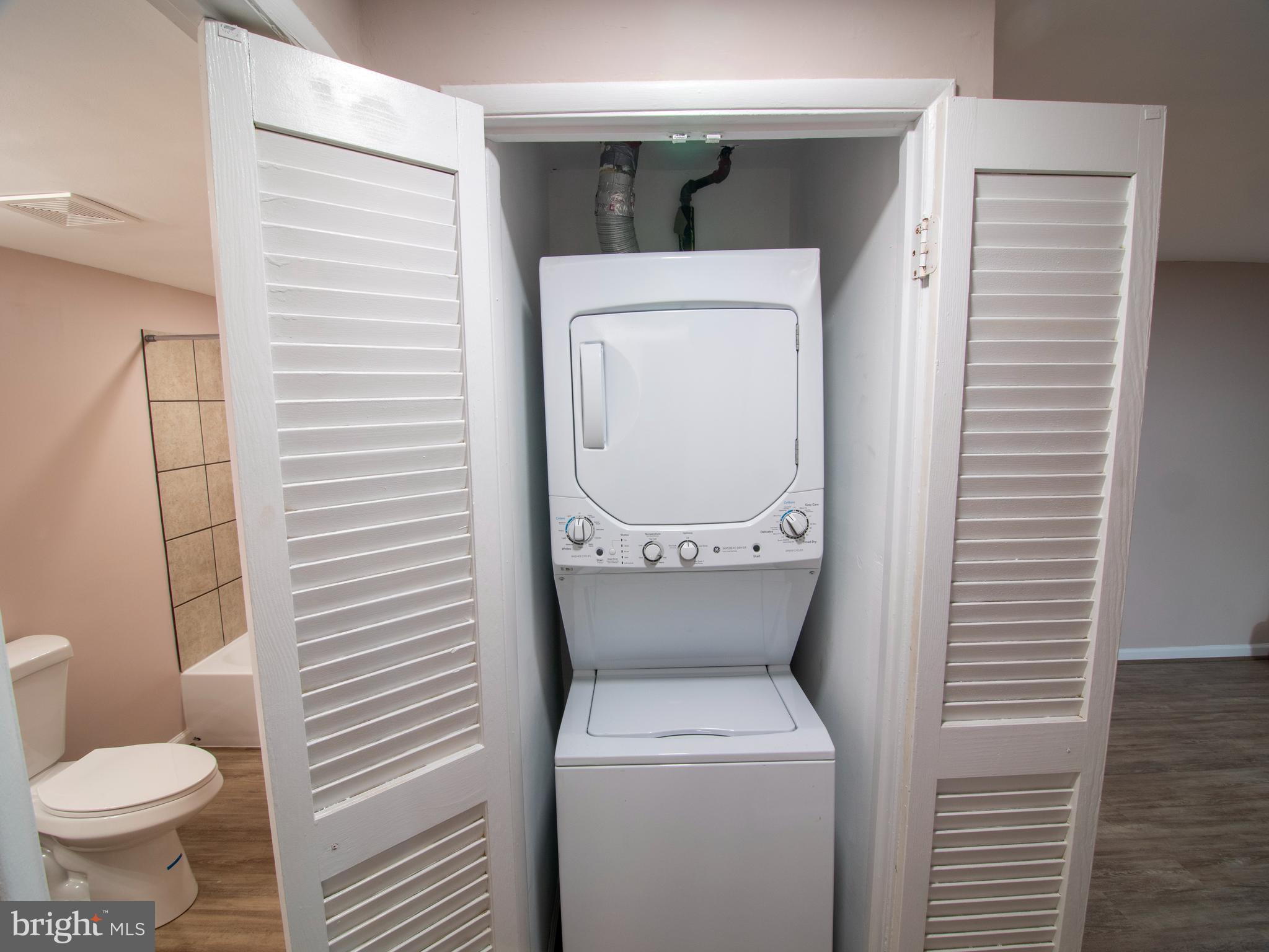 HUNTLEY SQUARE CONDOMINIUMS - Residential Lease