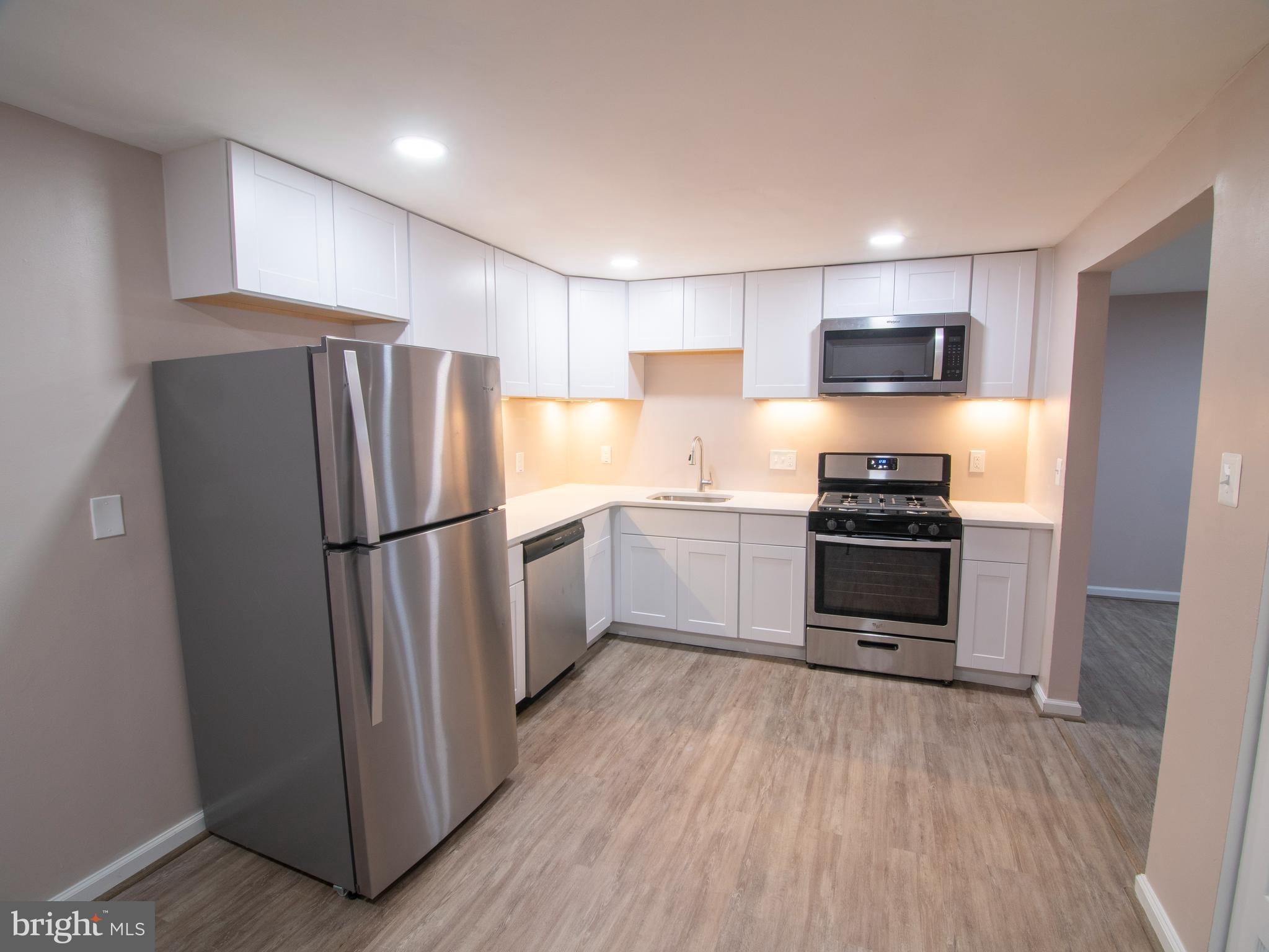 HUNTLEY SQUARE CONDOMINIUMS - Residential Lease