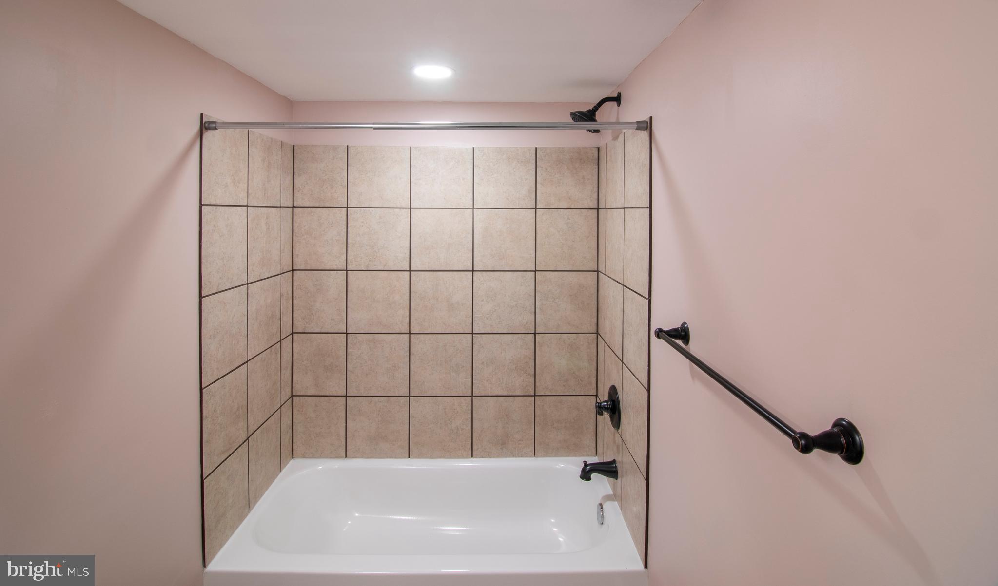 HUNTLEY SQUARE CONDOMINIUMS - Residential Lease