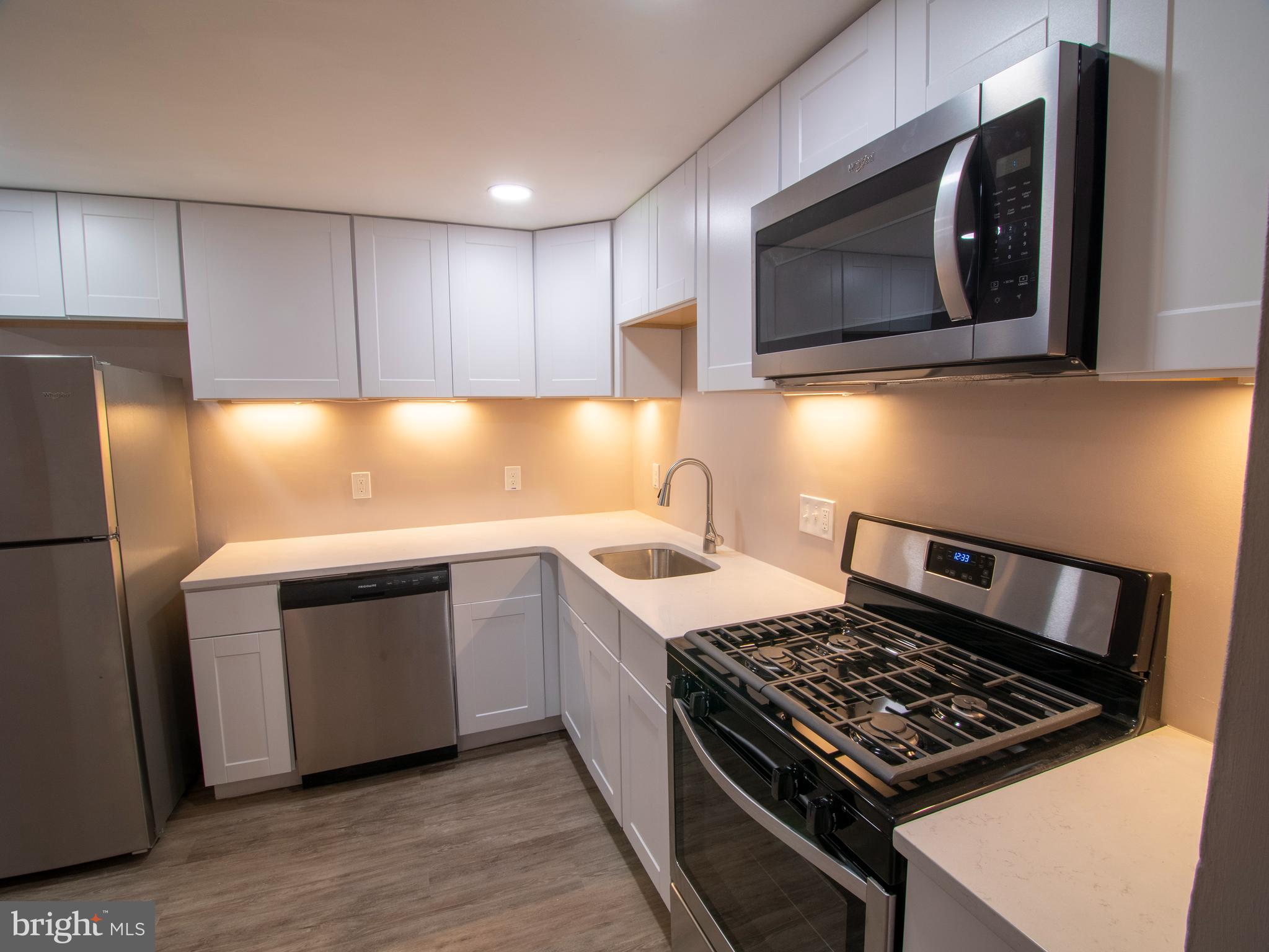 HUNTLEY SQUARE CONDOMINIUMS - Residential Lease