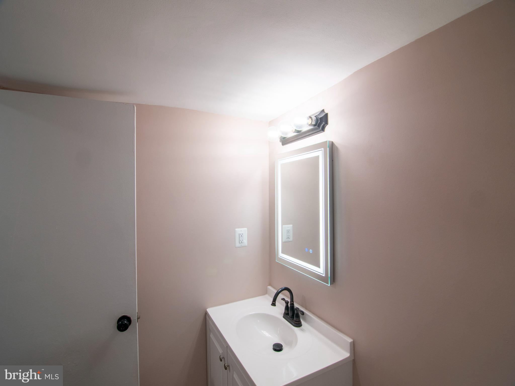 HUNTLEY SQUARE CONDOMINIUMS - Residential Lease