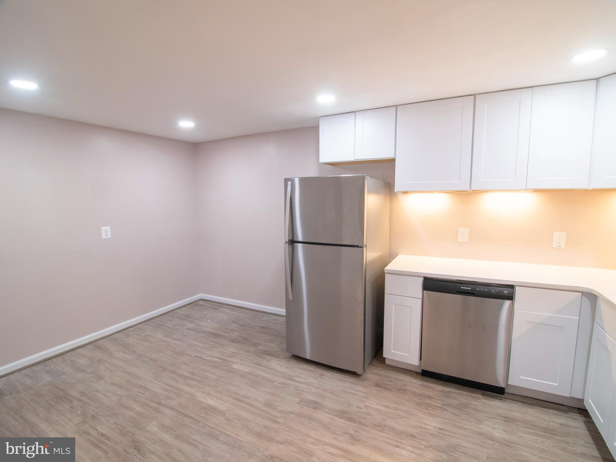 HUNTLEY SQUARE CONDOMINIUMS - Residential Lease