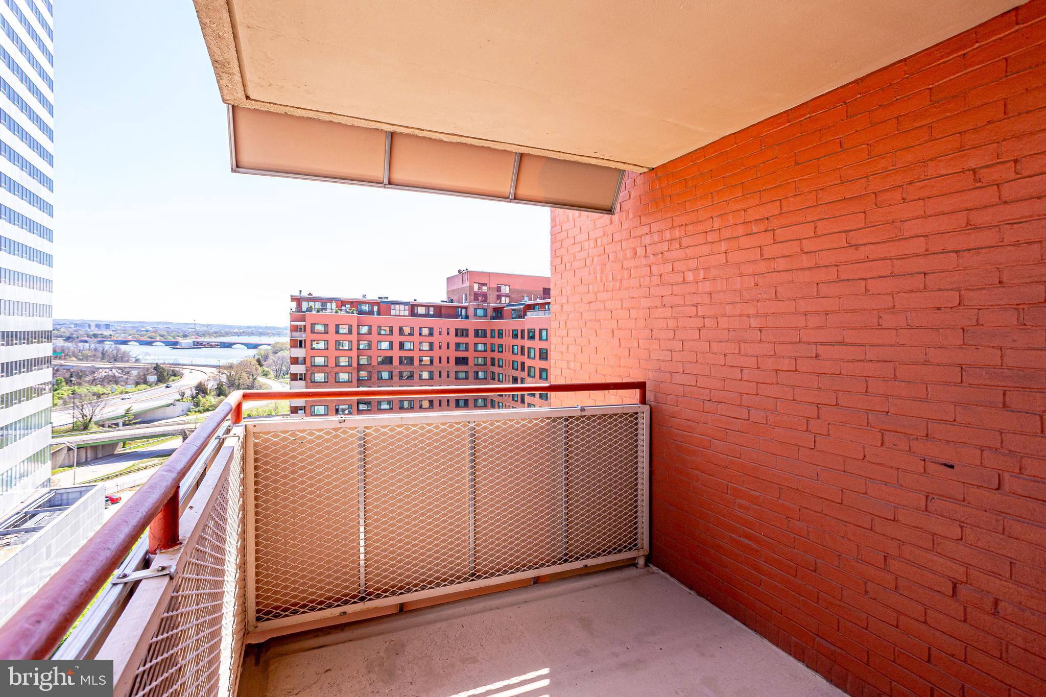 RIVER PLACE - Residential