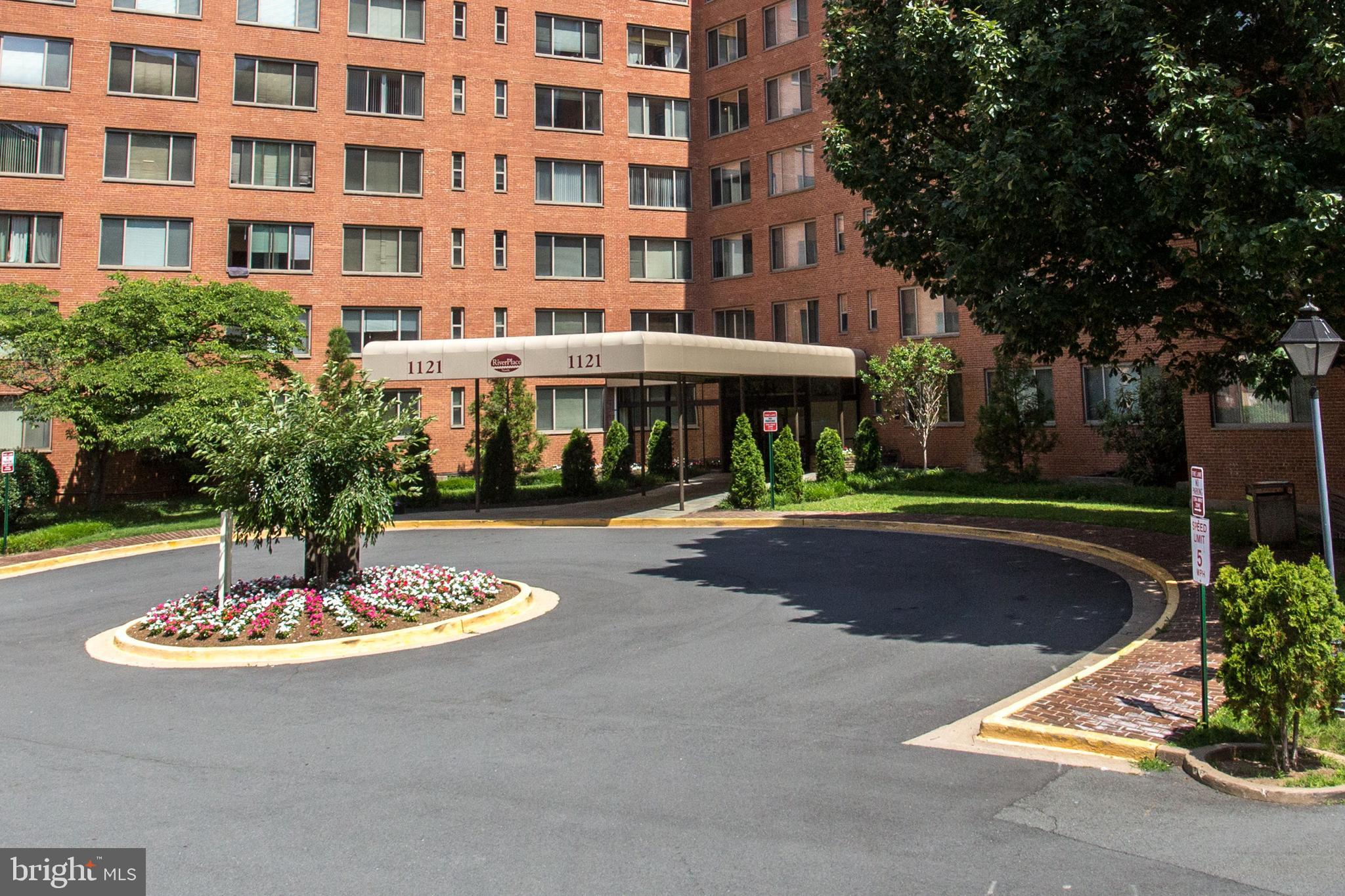 RIVER PLACE - Residential