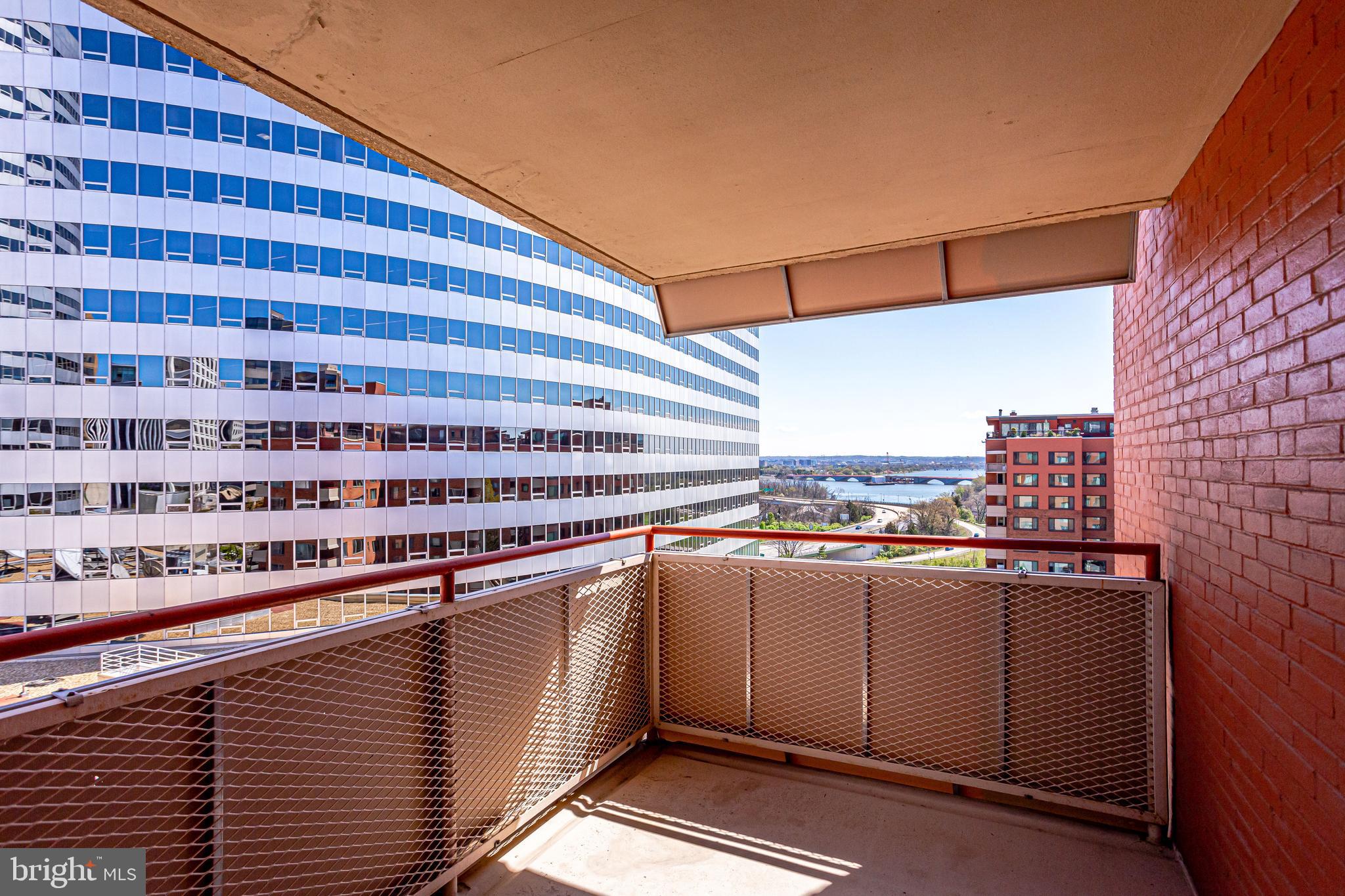 RIVER PLACE - Residential