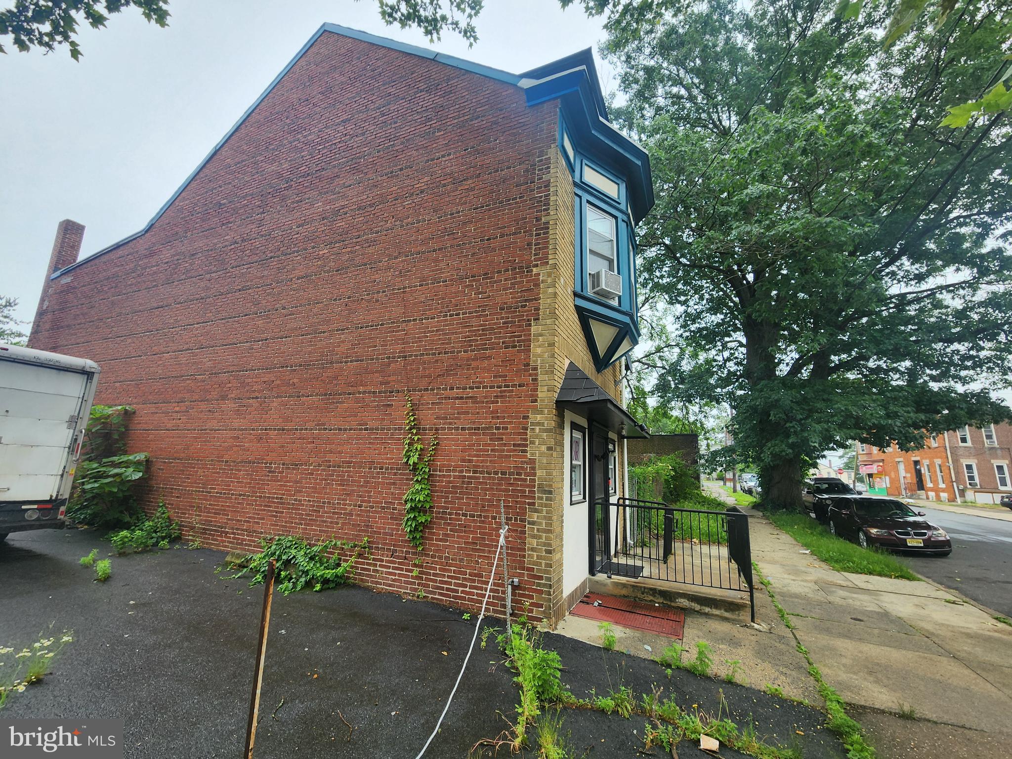 94 E. PAUL AVE 100 100-1ST FLOOR/LOT