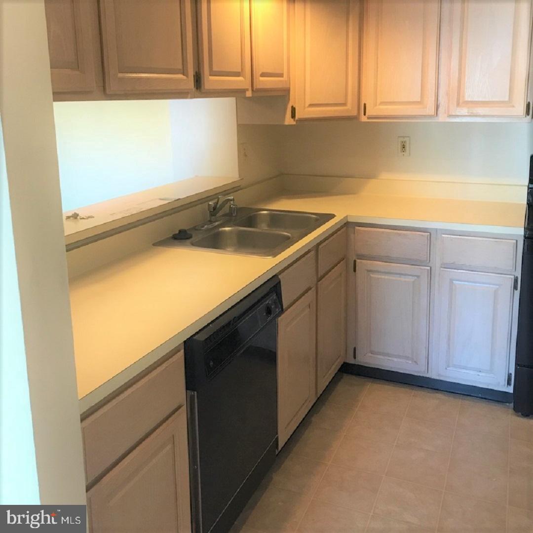 WATERS EDGE AT NORTH LAKE - Residential Lease