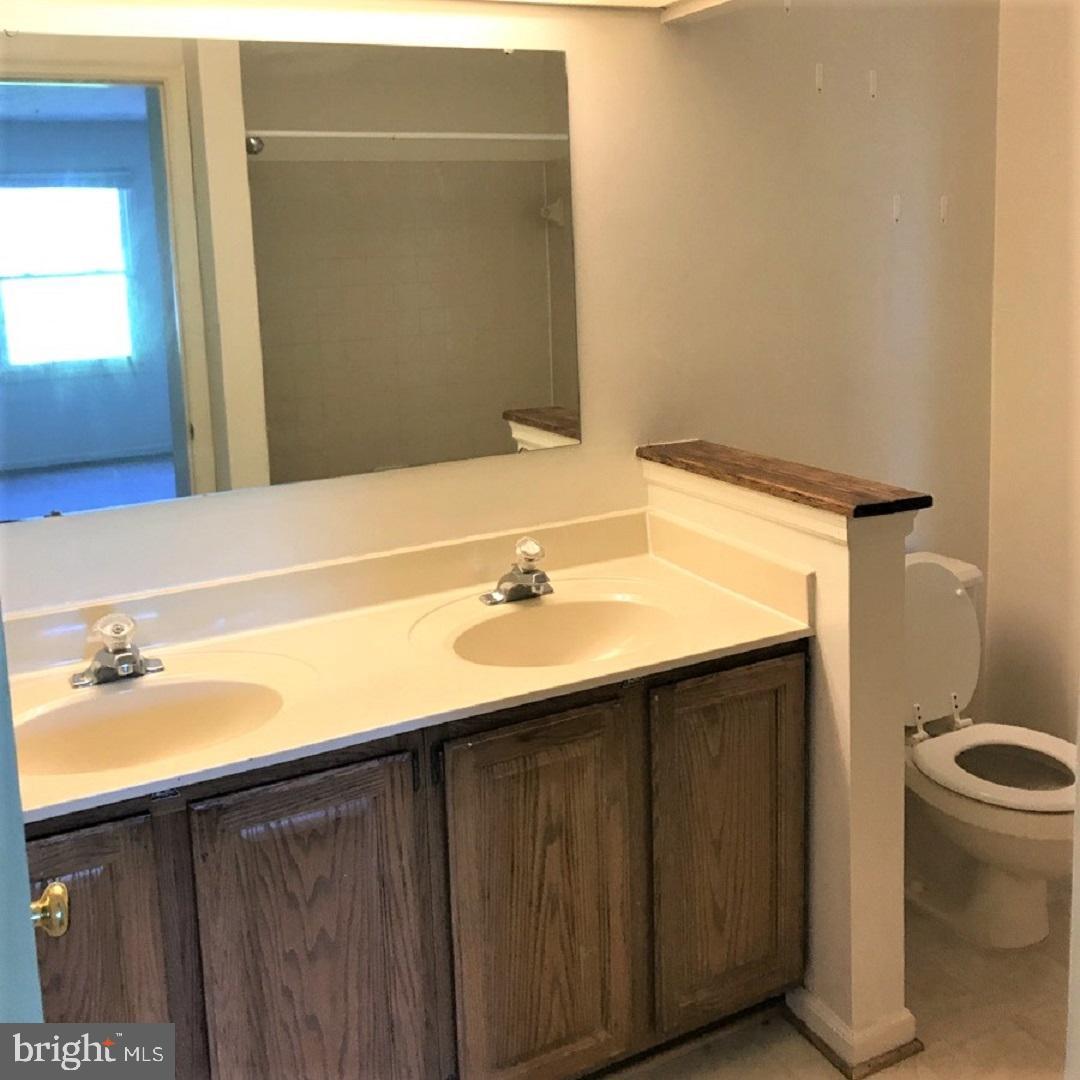 WATERS EDGE AT NORTH LAKE - Residential Lease